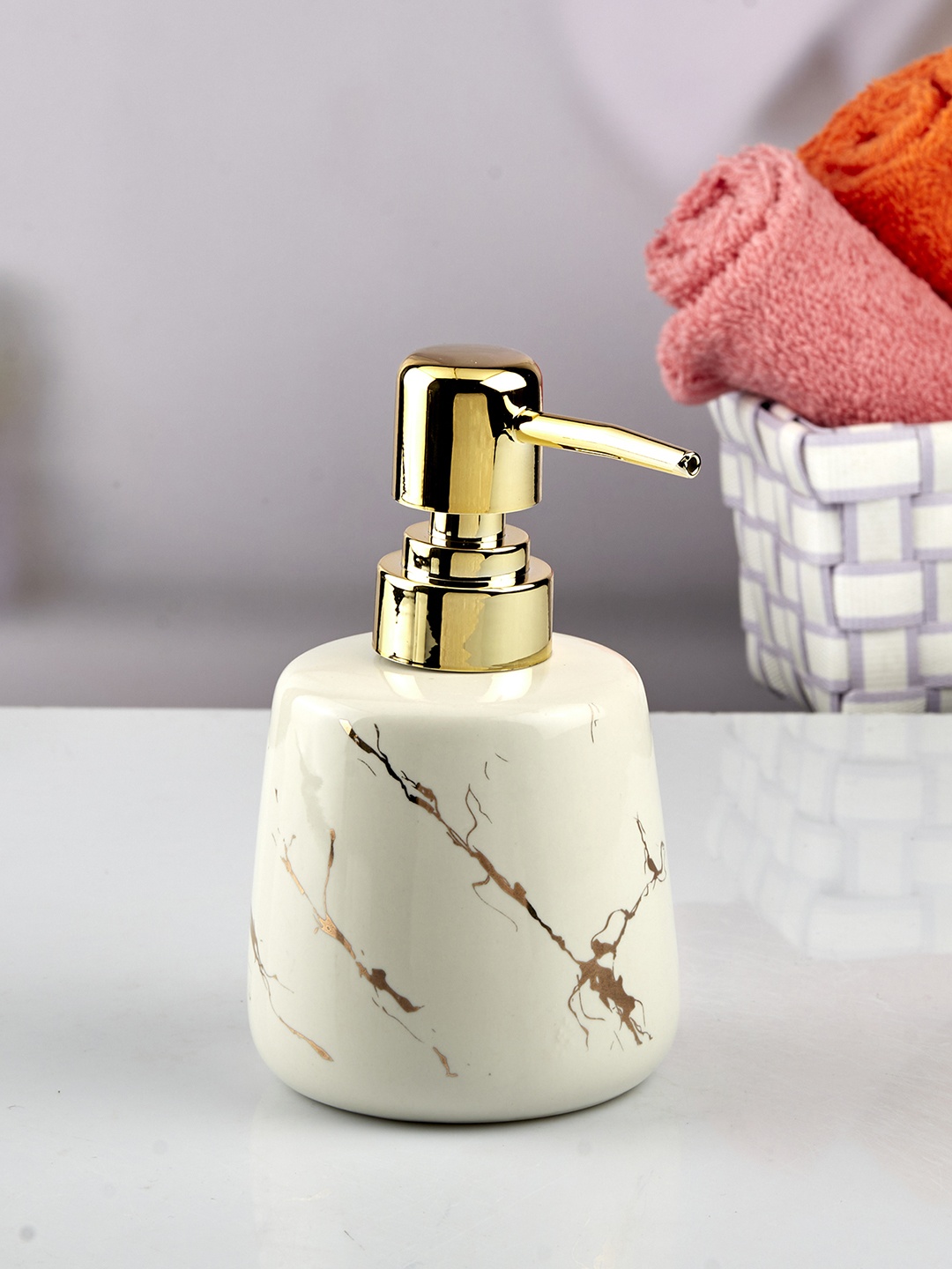 Kookee White & Gold Toned Abstract Printed Glossy Finished Ceramic Soap Dispenser 250 ml
Kookee White & Gold Toned Abstract Printed Glossy Finished Ceramic Soap Dispenser 250 ml