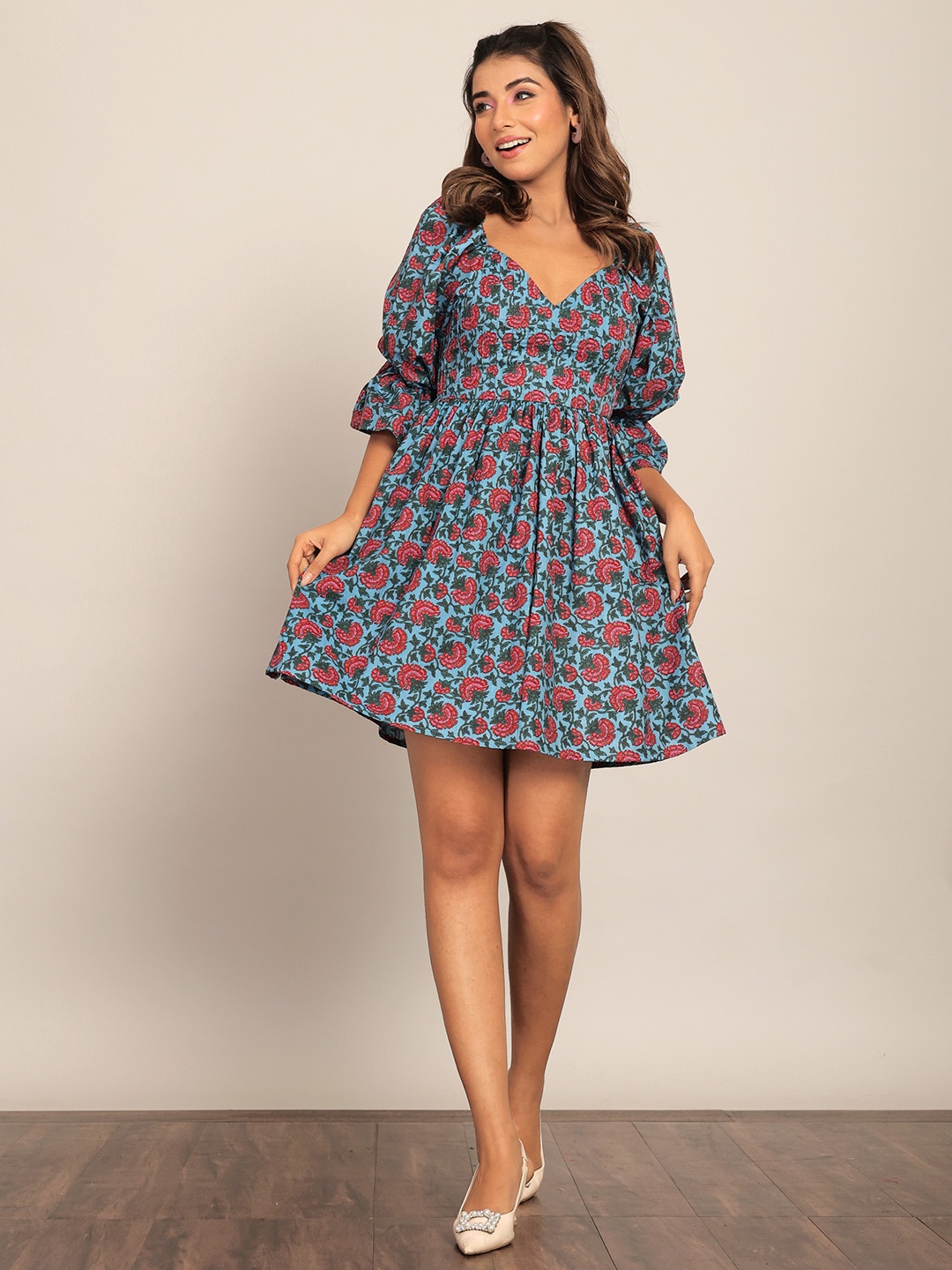 KAORI BY SHREYA AGARWAL Floral Printed V-Neck Bell Sleeve Cotton Fit & Flare Dress, Teal
KAORI BY SHREYA AGARWAL Floral Printed V-Neck Bell Sleeve Cotton Fit & Flare Dress, Teal