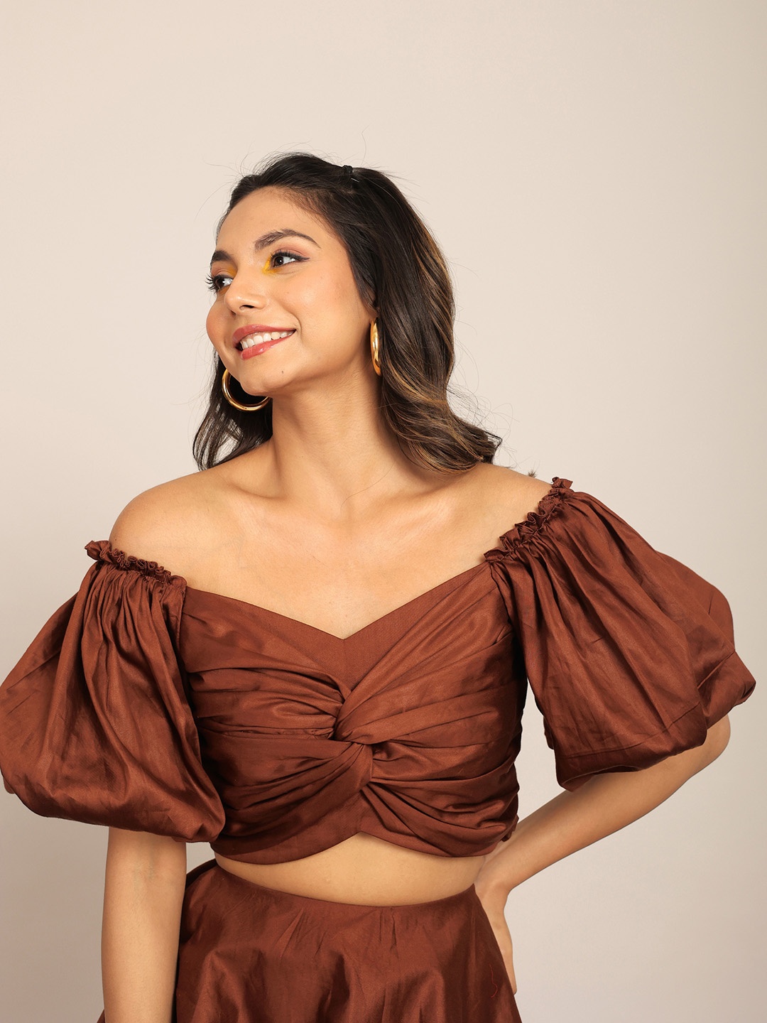 KAORI BY SHREYA AGARWAL Off-Shoulder Puff Sleeve Cotton Bardot Crop Top, Coffee brown
KAORI BY SHREYA AGARWAL Off-Shoulder Puff Sleeve Cotton Bardot Crop Top, Coffee brown