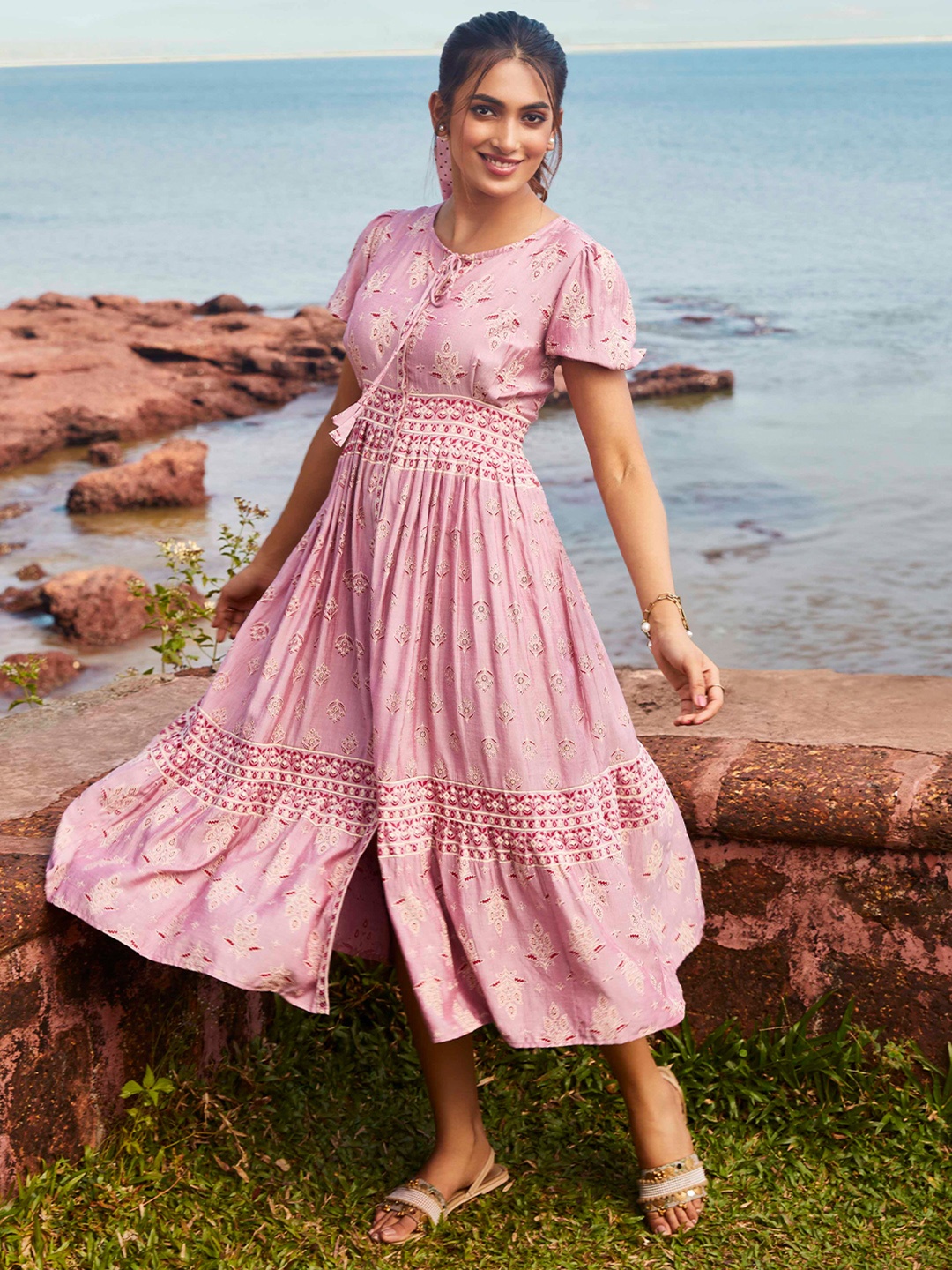 Rangita Ethnic Motifs Printed Tie-Up Neck Puff Sleeves Flared Midi Ethnic Dress, Mauve
Rangita Ethnic Motifs Printed Tie-Up Neck Puff Sleeves Flared Midi Ethnic Dress, Mauve