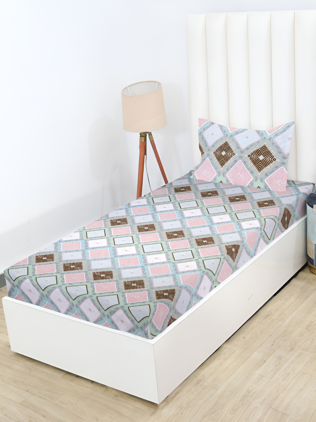 RD TREND Lime Green & White Geometric Cotton 210 TC Single Bedsheet with 1 Pillow Covers
RD TREND Lime Green & White Geometric Cotton 210 TC Single Bedsheet with 1 Pillow Covers
