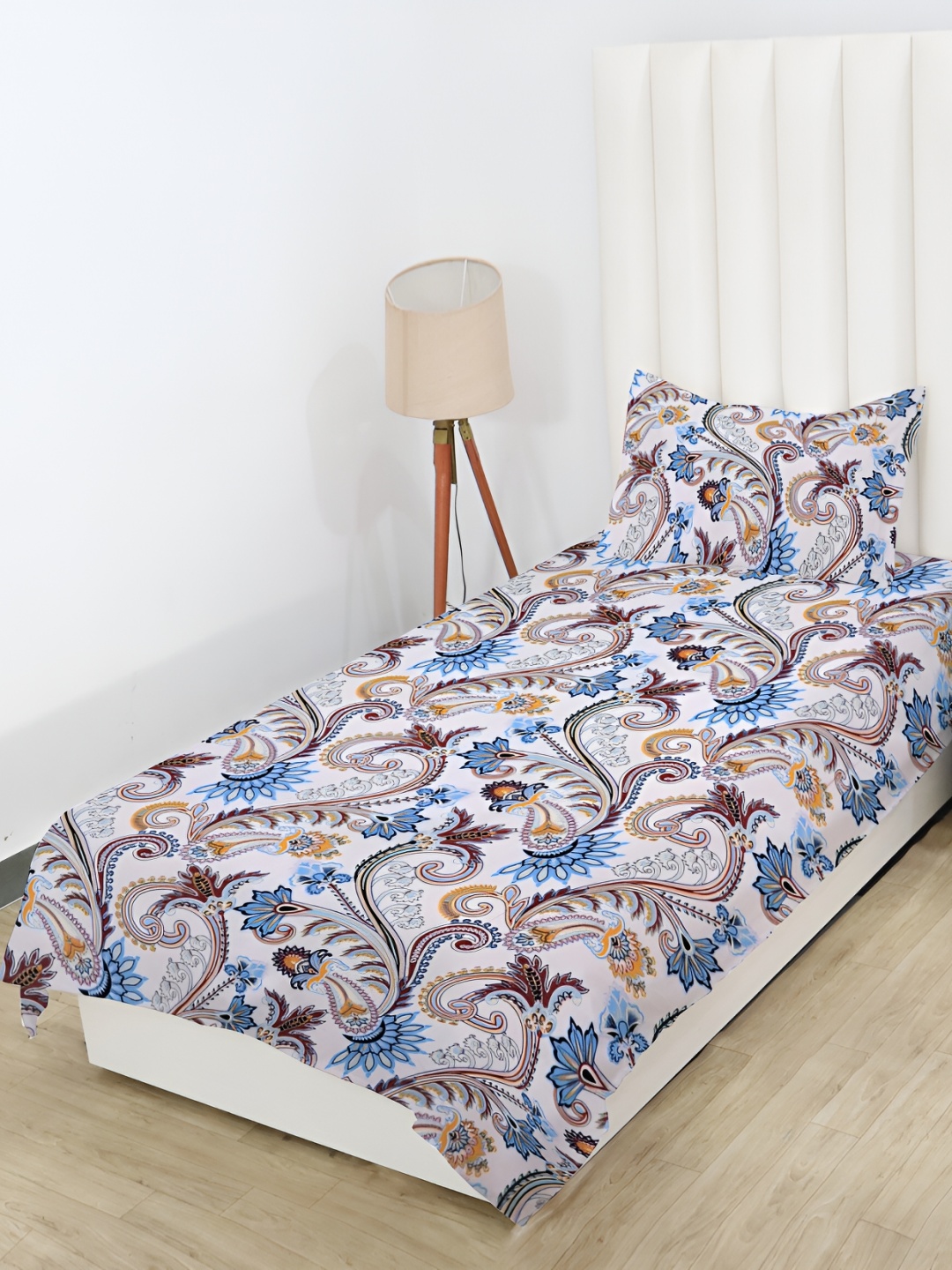 RD TREND White & Blue Floral Printed 210 TC Cotton Single Bedsheet with 1 Pillow Covers
RD TREND White & Blue Floral Printed 210 TC Cotton Single Bedsheet with 1 Pillow Covers