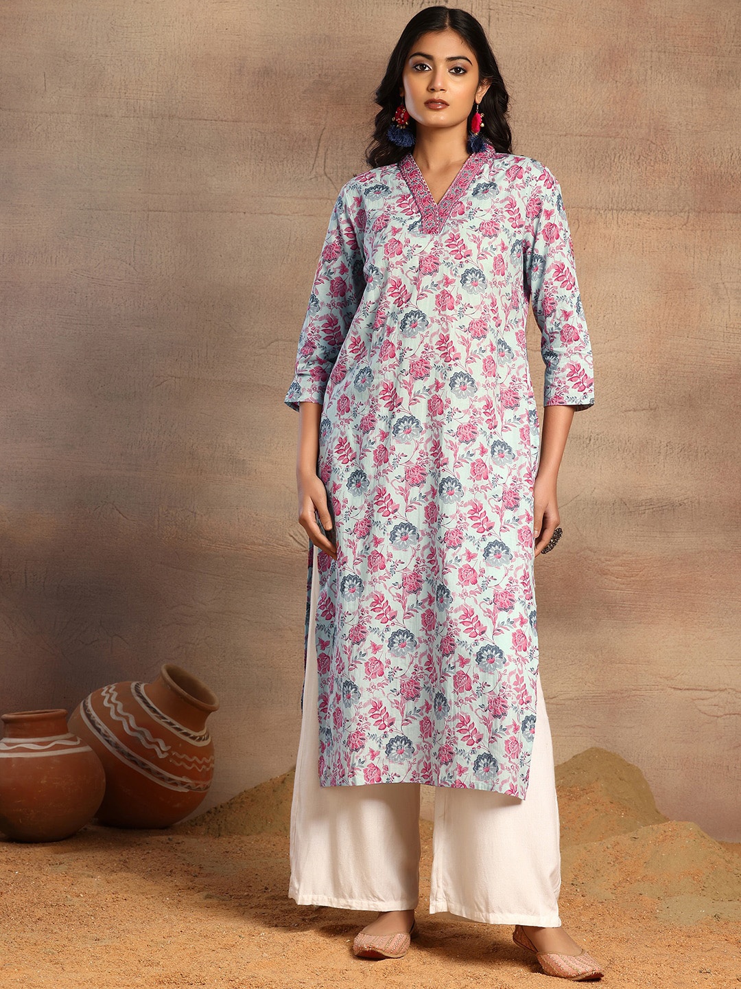 Rang by Indya Floral Printed V-Neck Thread Work Detailed Pure Cotton Straight Kurta, White
Rang by Indya Floral Printed V-Neck Thread Work Detailed Pure Cotton Straight Kurta, White