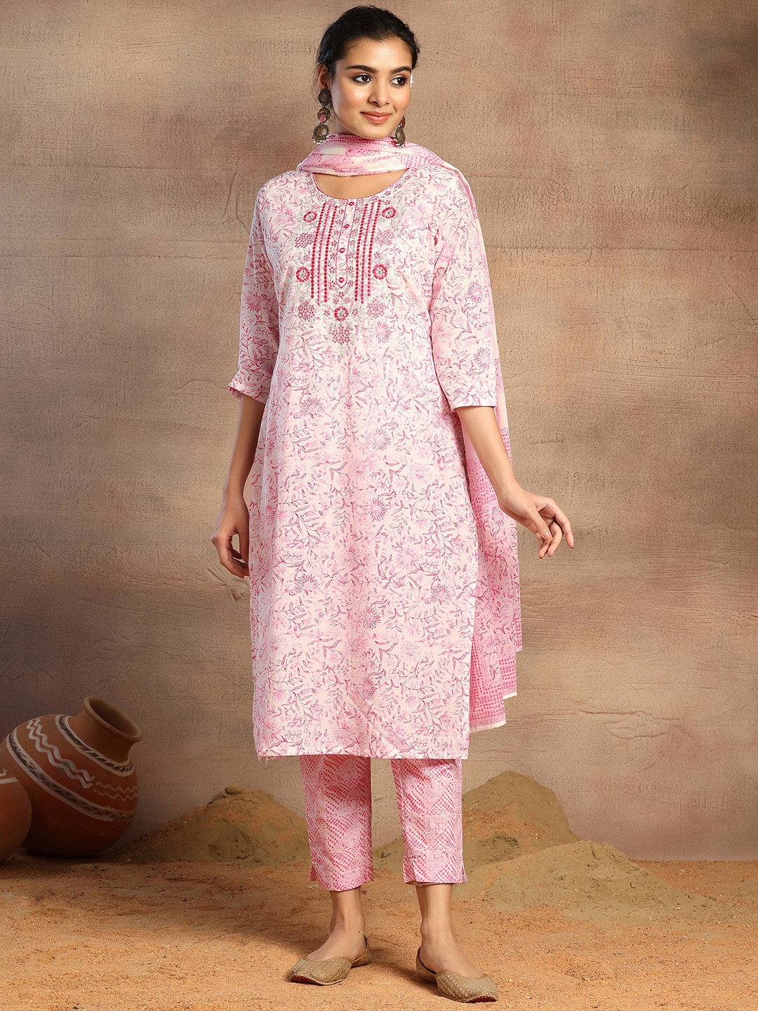 Rang by Indya Floral Printed Regular Pure Cotton Kurta with Trousers & With Dupatta, White
Rang by Indya Floral Printed Regular Pure Cotton Kurta with Trousers & With Dupatta, White