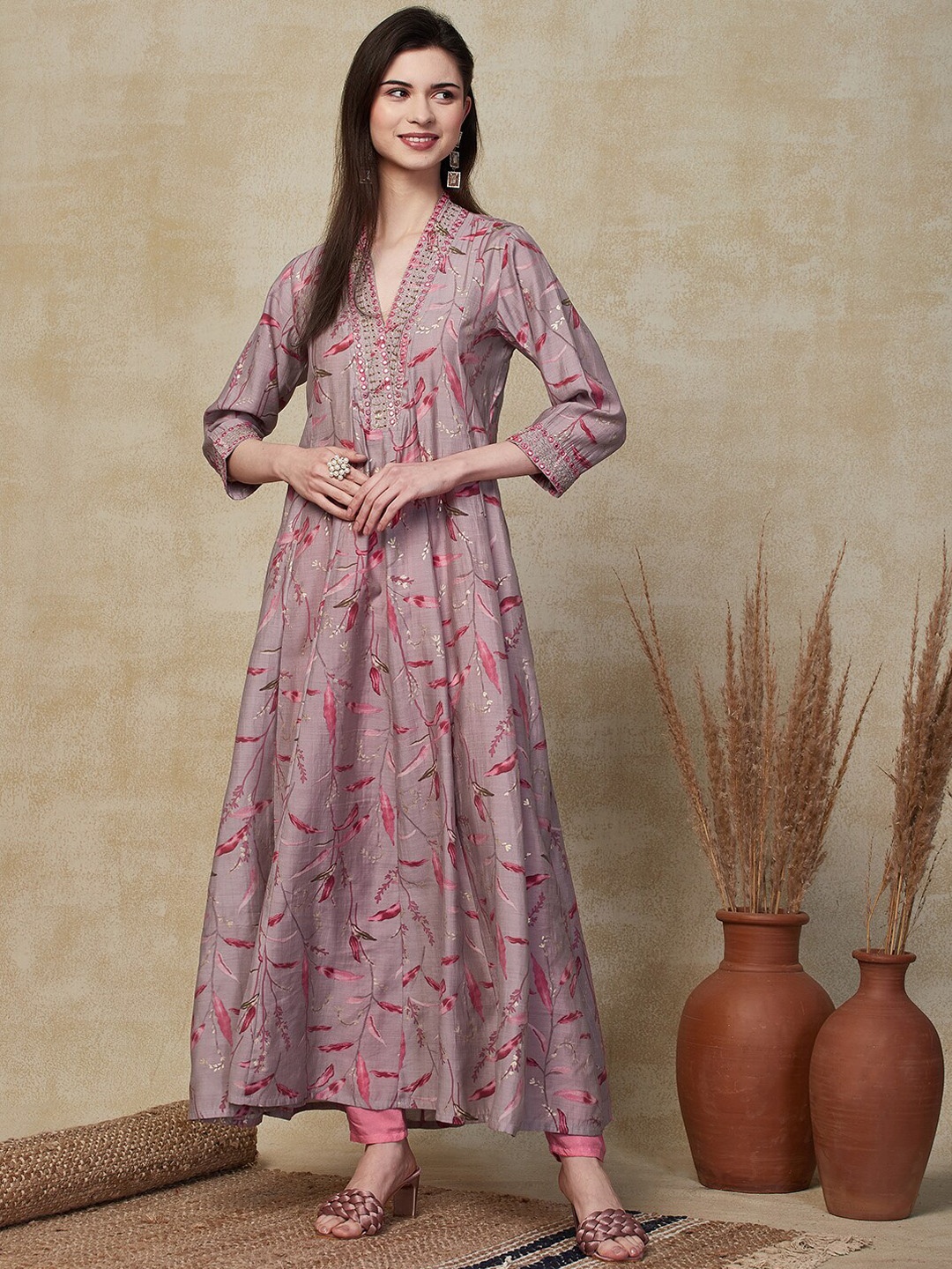 FASHOR Ethnic Motifs Printed Printed V-Neck Three-Quarter Sleeves Kurta with Trousers, Lavender
FASHOR Ethnic Motifs Printed Printed V-Neck Three-Quarter Sleeves Kurta with Trousers, Lavender