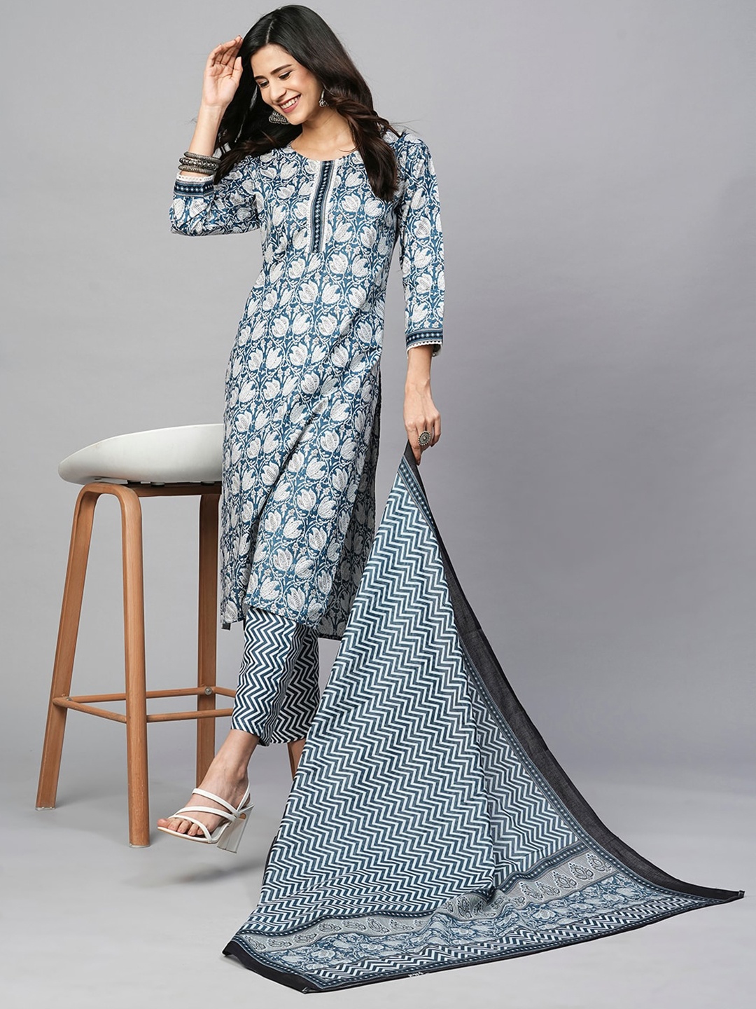 Kiana House Of Fashion Floral Printed Pure Cotton Straight Kurta With Trouser & Dupatta, Blue
Kiana House Of Fashion Floral Printed Pure Cotton Straight Kurta With Trouser & Dupatta, Blue