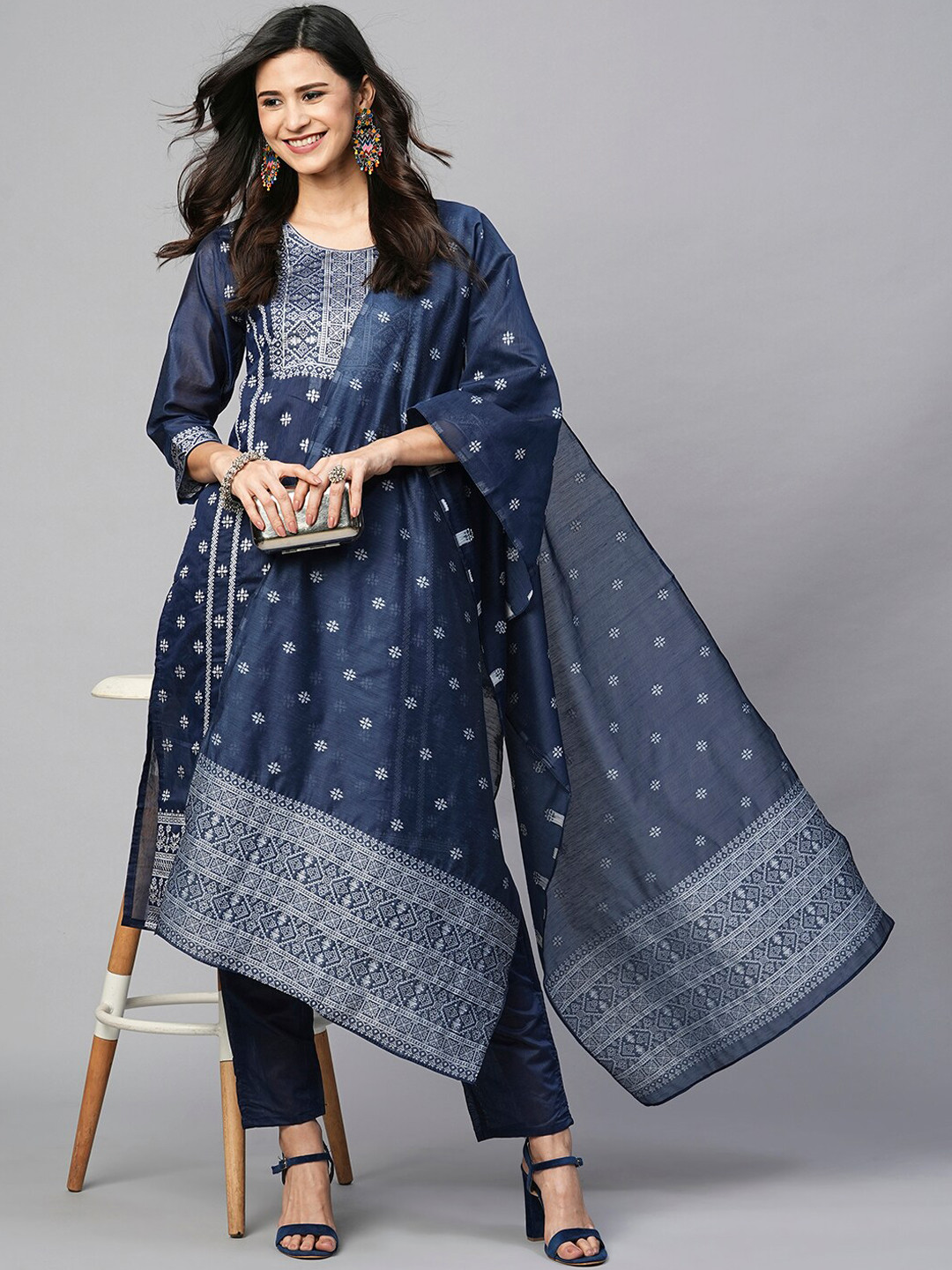 Kiana House Of Fashion Ethnic Motifs Printed Regular Kurta with Trousers & Dupatta, Navy blue
Kiana House Of Fashion Ethnic Motifs Printed Regular Kurta with Trousers & Dupatta, Navy blue