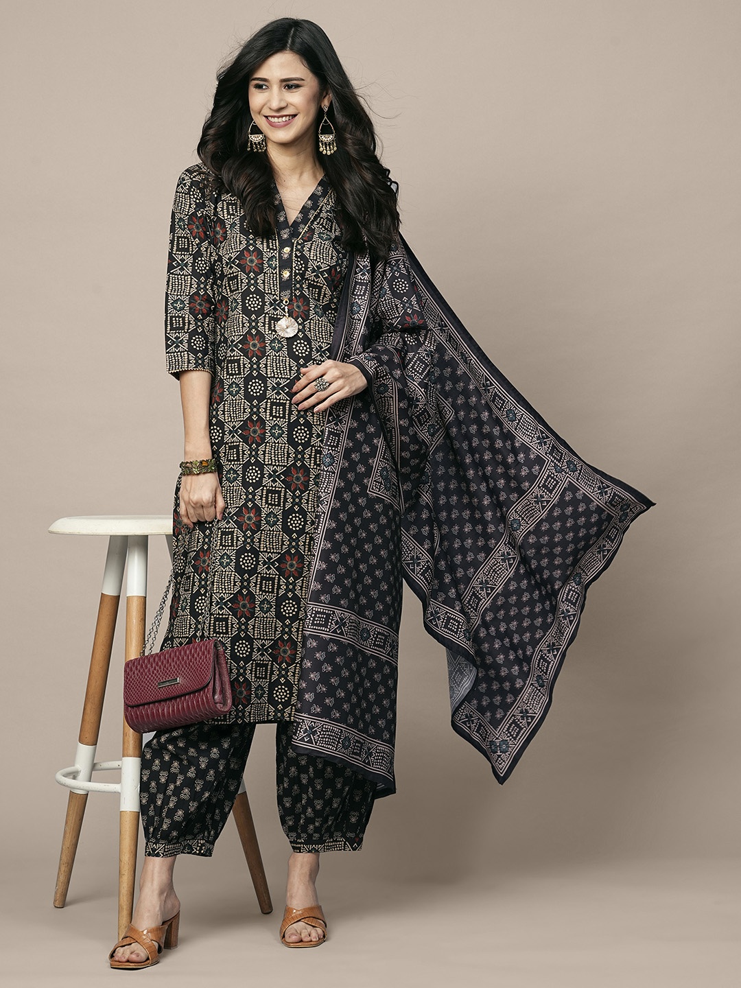 Kiana House Of Fashion V Neck Pure Cotton Printed Regular Kurta & Palazzo With Dupatta, Black
Kiana House Of Fashion V Neck Pure Cotton Printed Regular Kurta & Palazzo With Dupatta, Black