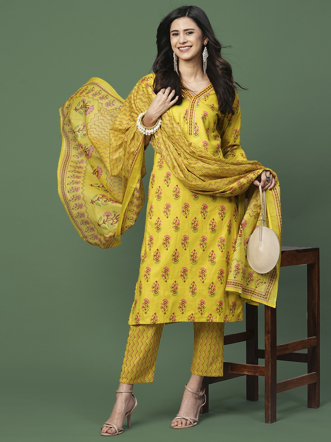 Kiana House Of Fashion Floral Printed Regular Pure Cotton Kurta with Trousers & Dupatta, Mustard
Kiana House Of Fashion Floral Printed Regular Pure Cotton Kurta with Trousers & Dupatta, Mustard