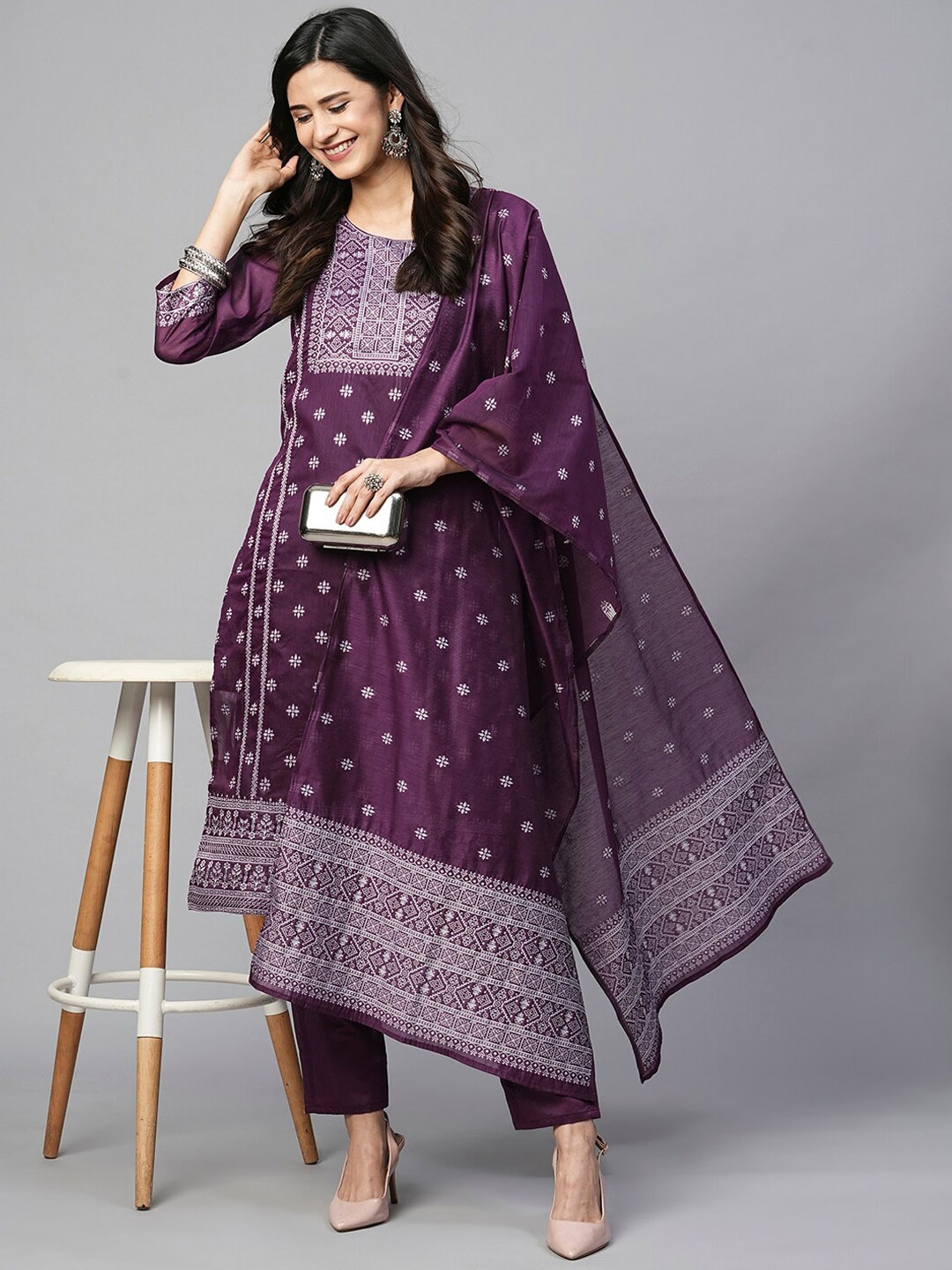 Kiana House Of Fashion Ethnic Motifs Woven Design Round Neck Straight Kurta With Trousers & Dupatta, Purple
Kiana House Of Fashion Ethnic Motifs Woven Design Round Neck Straight Kurta With Trousers & Dupatta, Purple