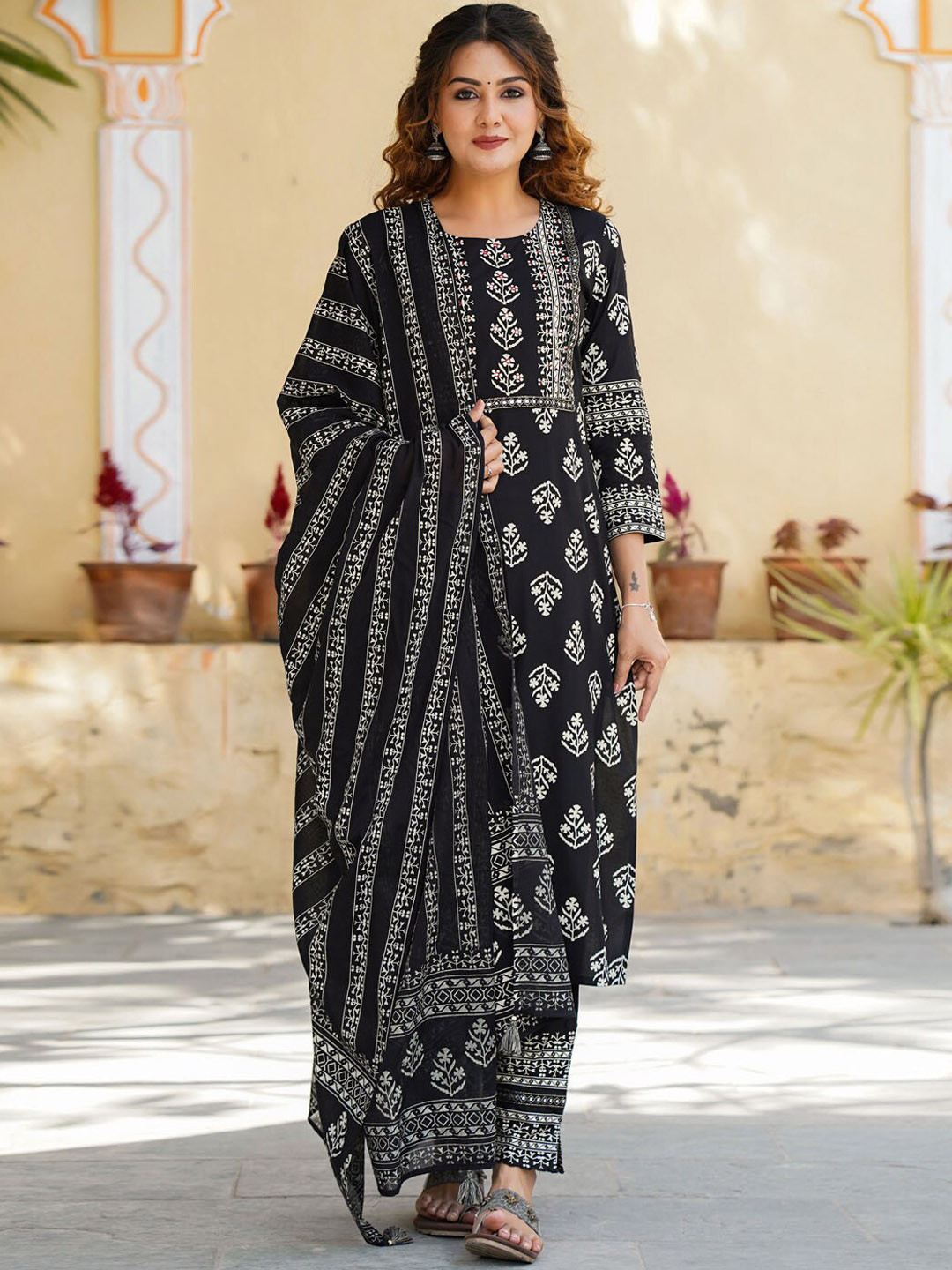 Meena Bazaar Ethnic Motifs Printed Straight Kurta With Trousers & With Dupatta, Black
Meena Bazaar Ethnic Motifs Printed Straight Kurta With Trousers & With Dupatta, Black