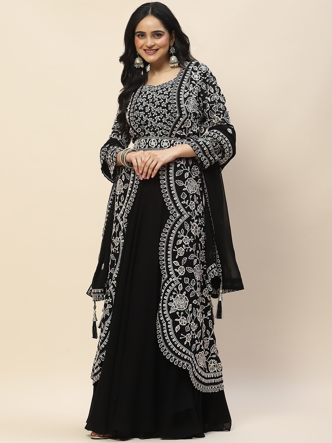 Meena Bazaar Round Neck Paisley Embroidered High Slit Top with Skirt & With Dupatta, Black
Meena Bazaar Round Neck Paisley Embroidered High Slit Top with Skirt & With Dupatta, Black