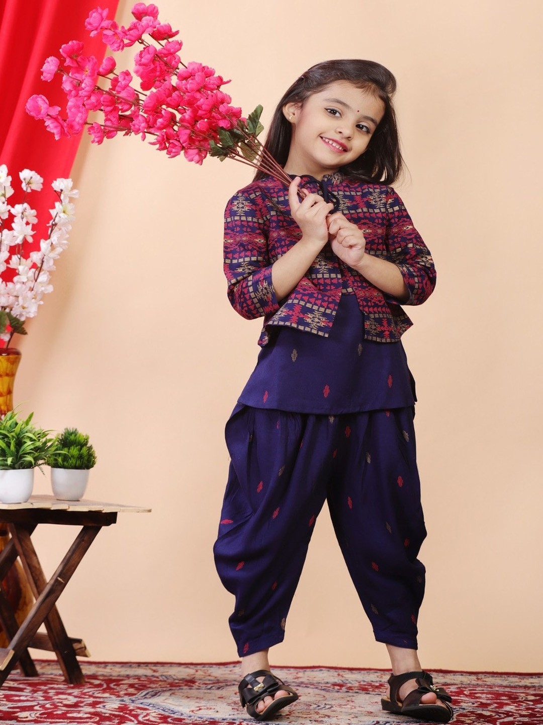 BAESD Girls Abstract Printed Round Neck Sleeveless Kurta with Dhoti Pants & Jacket, Blue
BAESD Girls Abstract Printed Round Neck Sleeveless Kurta with Dhoti Pants & Jacket, Blue