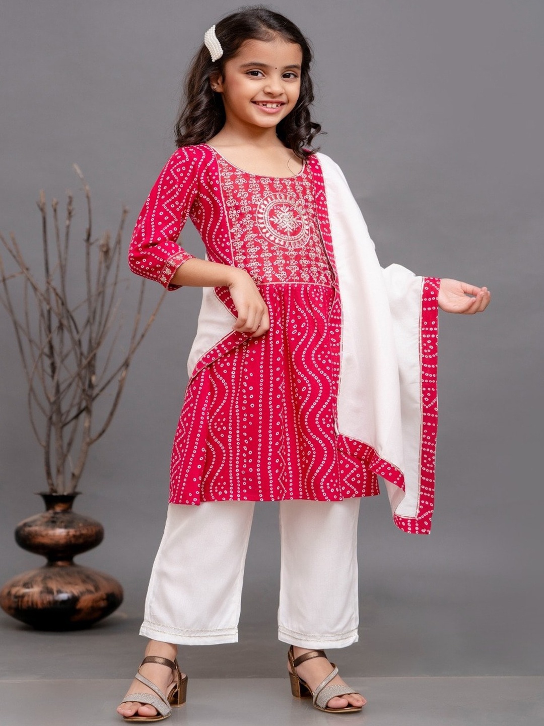 BAESD Girls Floral Printed Regular Round Neck Straight Kurta with Pyjamas & Dupatta, Red
BAESD Girls Floral Printed Regular Round Neck Straight Kurta with Pyjamas & Dupatta, Red