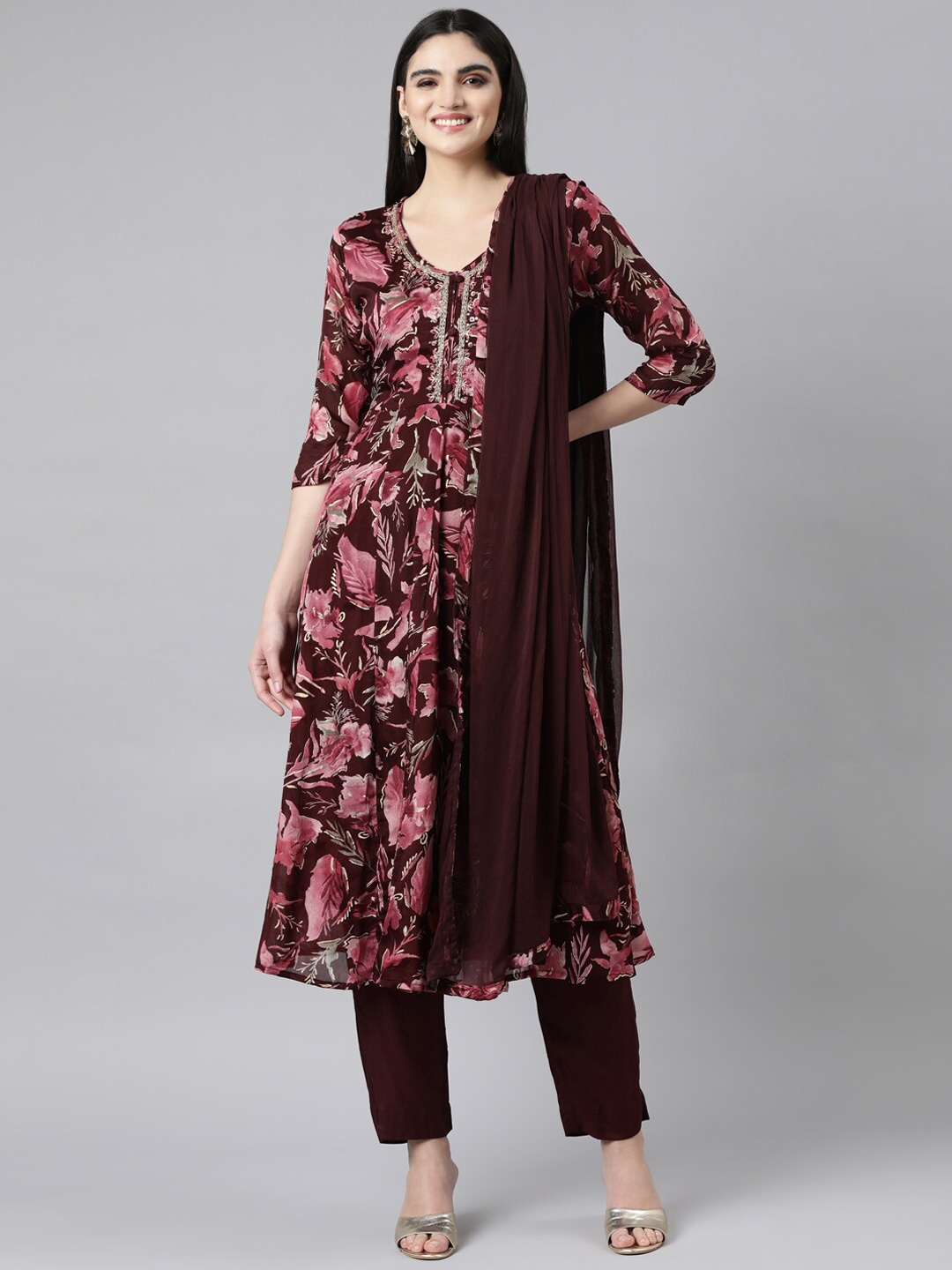 Neerus Women Floral Yoke Design Regular Aari Work Silk Chiffon Kurta with Trousers & With Dupatta, Coffee brown
Neerus Women Floral Yoke Design Regular Aari Work Silk Chiffon Kurta with Trousers & With Dupatta, Coffee brown