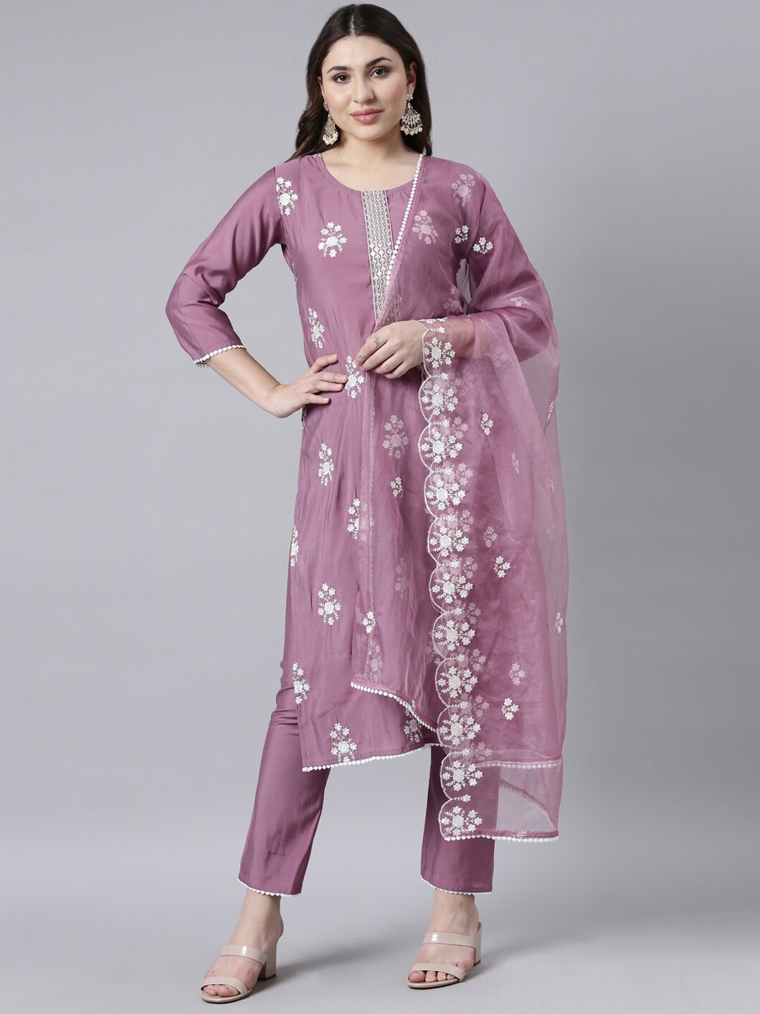 Neerus Women Floral Embroidered Regular Aari Work Kurta with Trousers & With Dupatta, Lavender
Neerus Women Floral Embroidered Regular Aari Work Kurta with Trousers & With Dupatta, Lavender