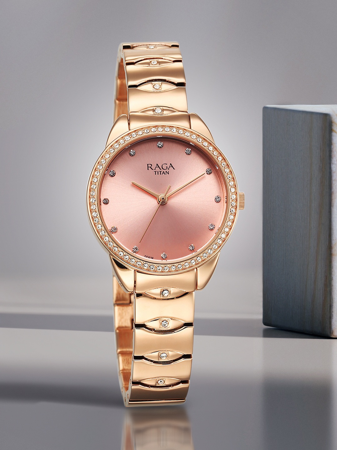 Titan Raga Show Stopper Women Embellished Bracelet Style Analogue Watch 95281WM01, Rose gold
Titan Raga Show Stopper Women Embellished Bracelet Style Analogue Watch 95281WM01, Rose gold