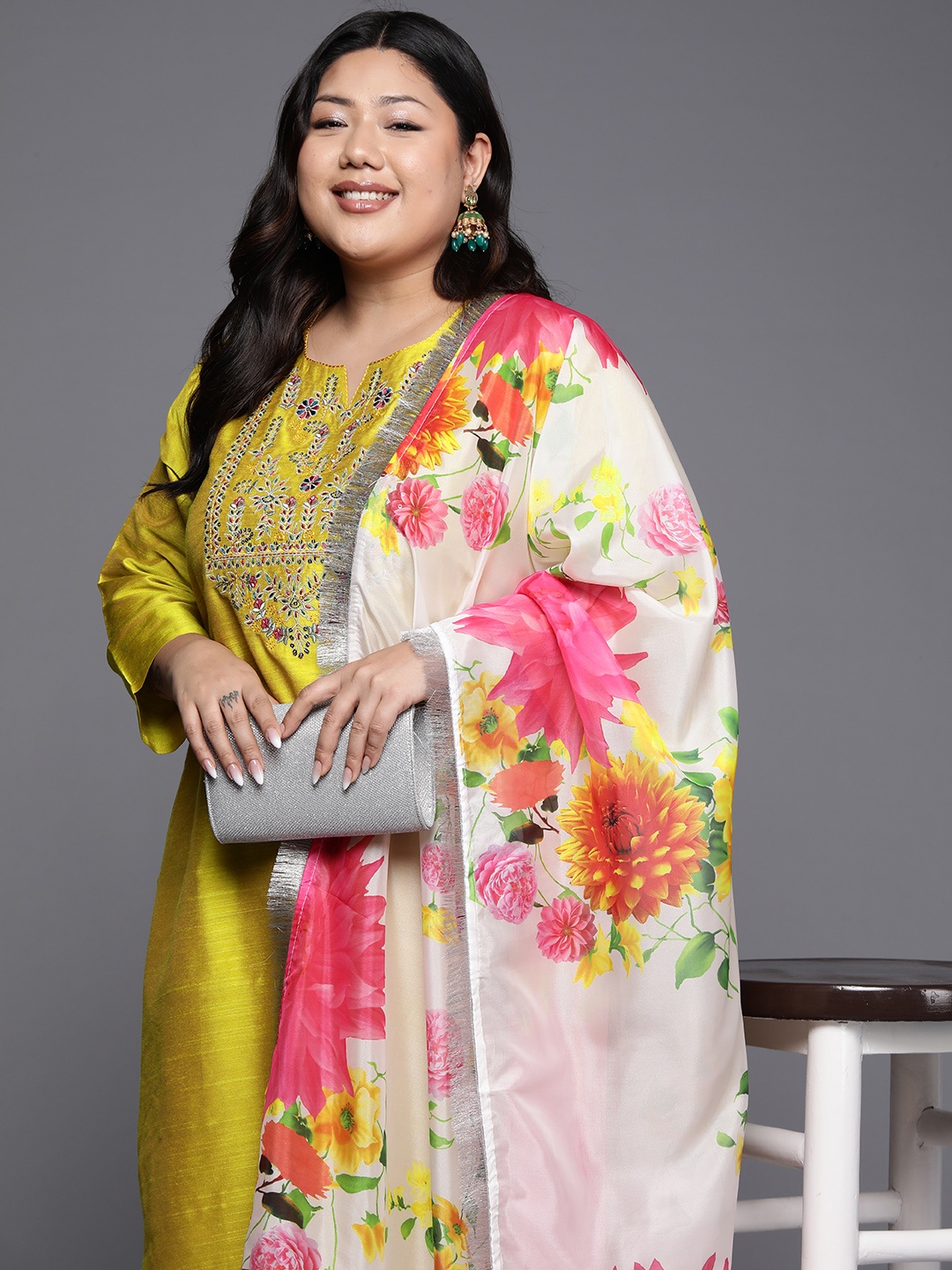Varanga Women Ethnic Motifs Embroidered Regular Thread Work Kurta with Trousers & With Dupatta, Yellow
Varanga Women Ethnic Motifs Embroidered Regular Thread Work Kurta with Trousers & With Dupatta, Yellow