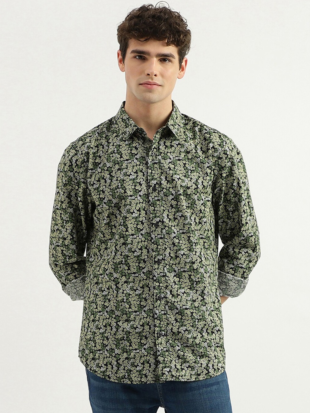 United Colors of Benetton Slim Fit Floral Printed Spread Collar Long Sleeves Casual Shirt, Green
United Colors of Benetton Slim Fit Floral Printed Spread Collar Long Sleeves Casual Shirt, Green