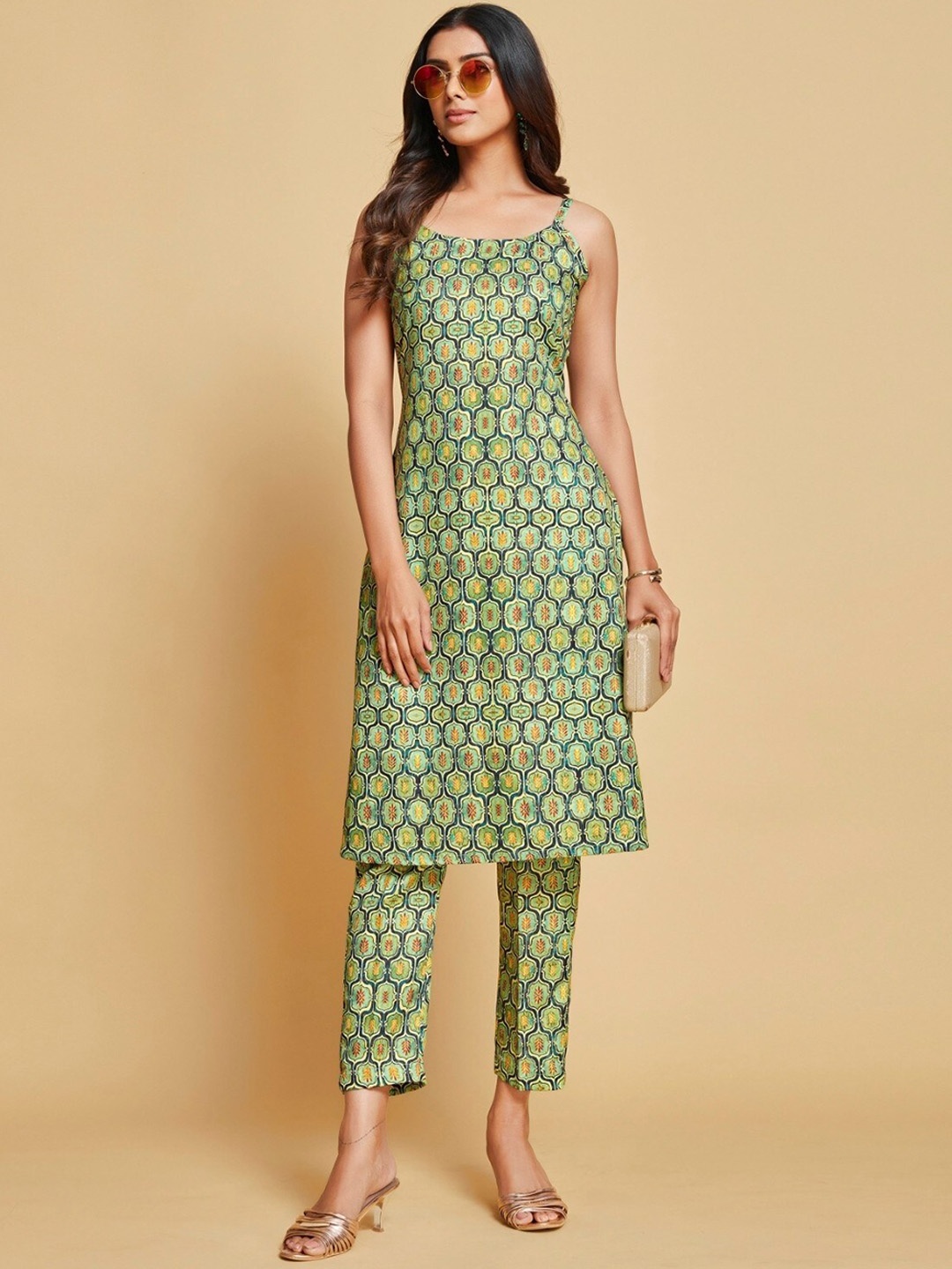 Anubhutee Ethnic Motifs Shoulder Straps Sleeveless Pure Cotton Straight Kurta & Trousers, Green
Anubhutee Ethnic Motifs Shoulder Straps Sleeveless Pure Cotton Straight Kurta & Trousers, Green