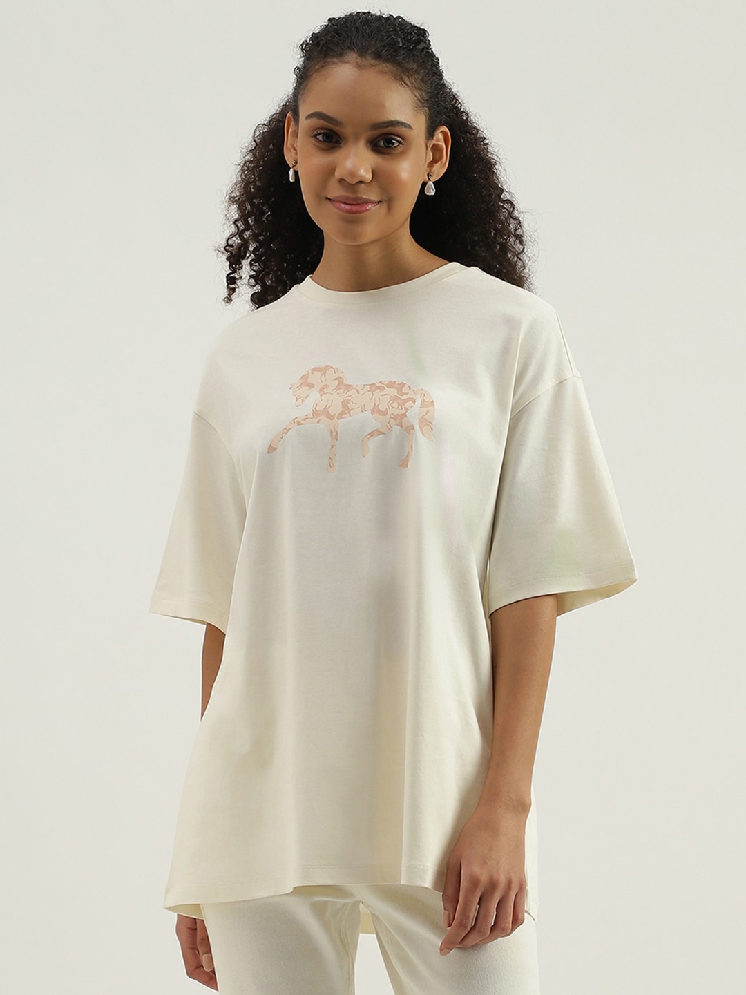 United Colors of Benetton Graphic Printed Drop-Shoulder Sleeves Pure Cotton T-shirt, Cream
United Colors of Benetton Graphic Printed Drop-Shoulder Sleeves Pure Cotton T-shirt, Cream
