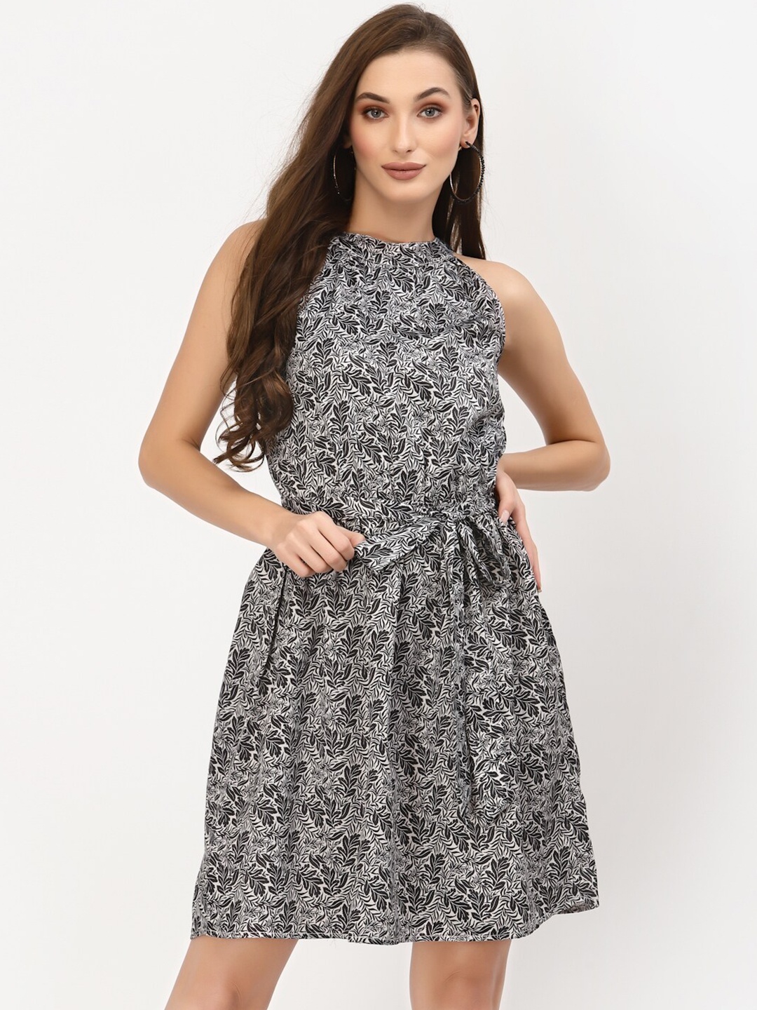 BELAVINE Floral Print Round Neck Sleeveless Opaque Fit & Flare Casual Dress With A Belt, Black
BELAVINE Floral Print Round Neck Sleeveless Opaque Fit & Flare Casual Dress With A Belt, Black