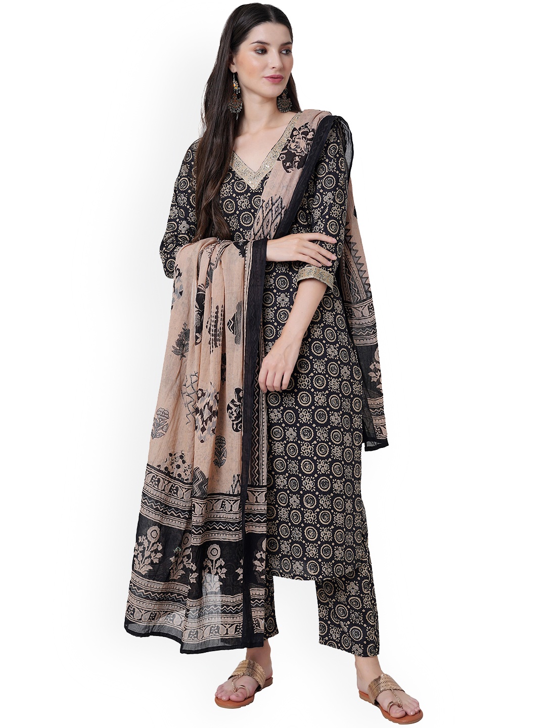 Arayna Floral V-Neck Regular Sleeves Gotta Patti Cotton Kurta With Palazzos & Dupatta, Black
Arayna Floral V-Neck Regular Sleeves Gotta Patti Cotton Kurta With Palazzos & Dupatta, Black
