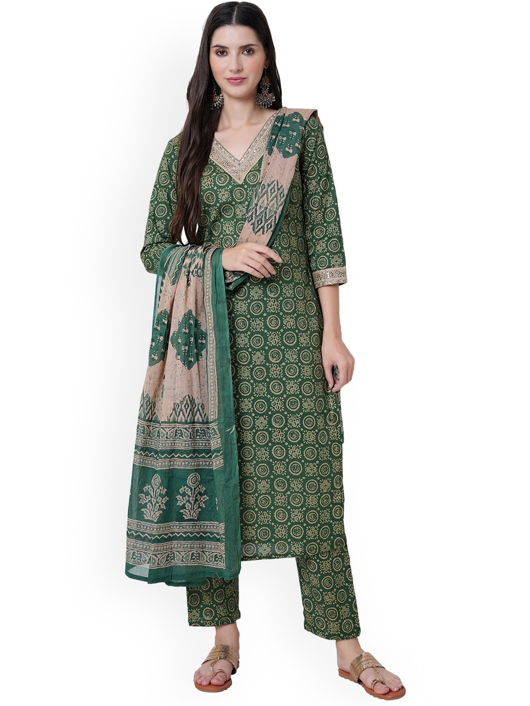 Arayna Floral V-Neck Regular Sleeves Gotta Patti Cotton Kurta With Palazzos & Dupatta, Green
Arayna Floral V-Neck Regular Sleeves Gotta Patti Cotton Kurta With Palazzos & Dupatta, Green