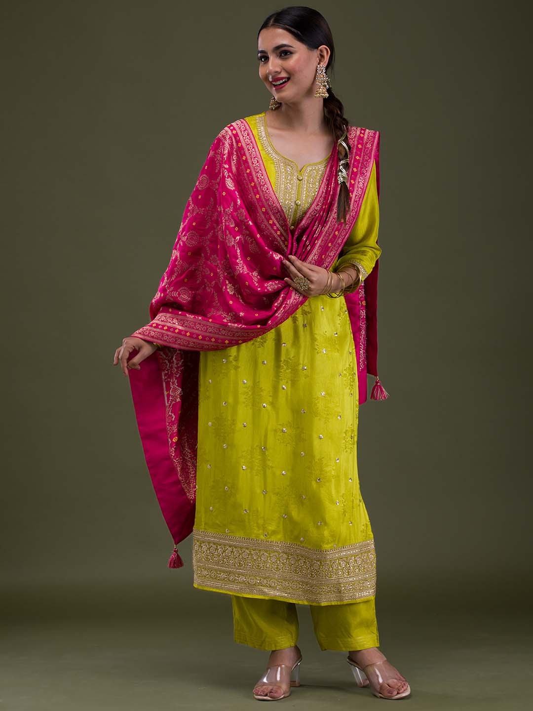 Koskii Women Ethnic Motifs Embroidered Regular Kurti with Trousers & With Dupatta, Green
Koskii Women Ethnic Motifs Embroidered Regular Kurti with Trousers & With Dupatta, Green
