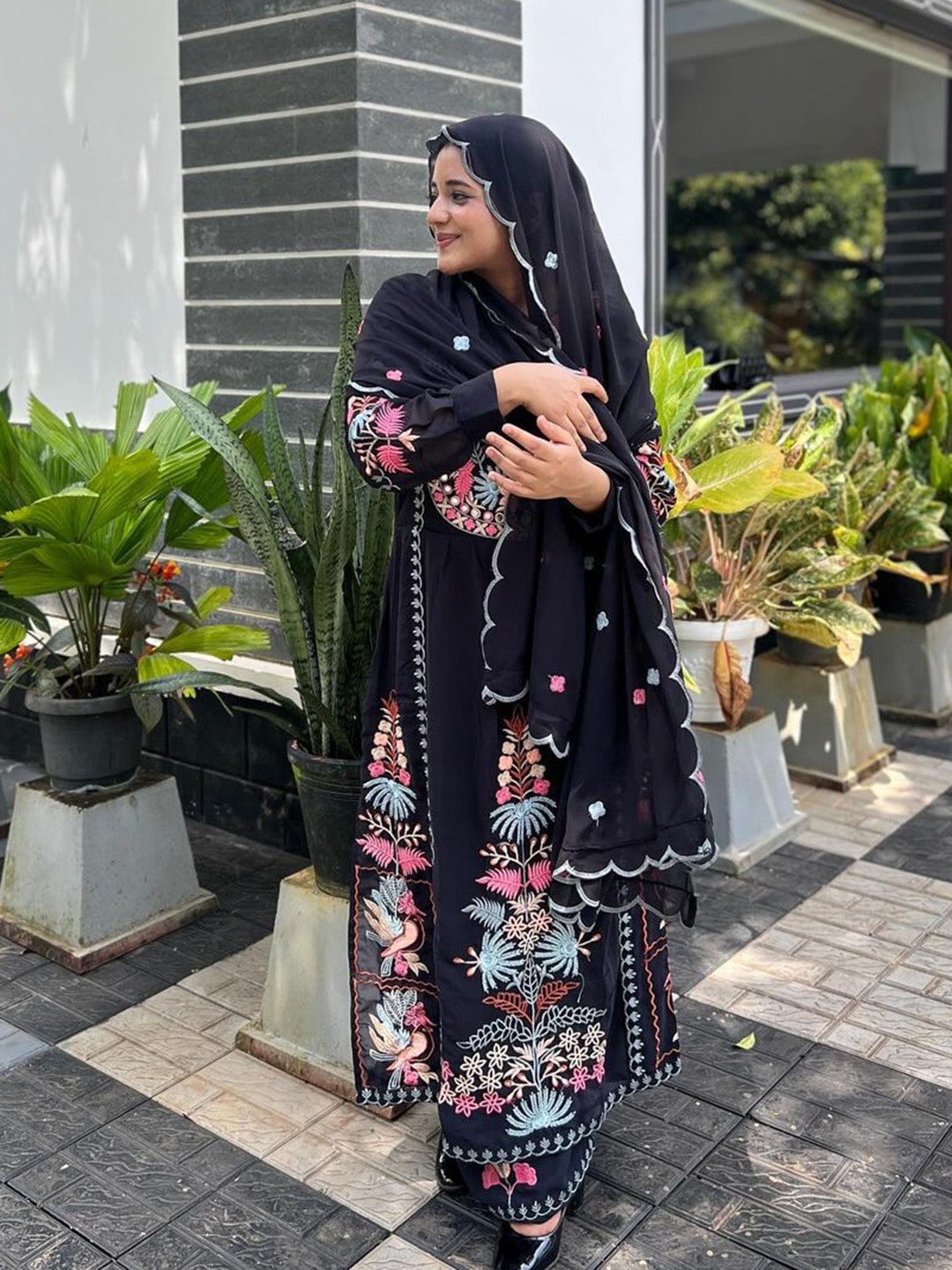 Mitera Women Floral Embroidered Regular Thread Work Kurta with Palazzos & With Dupatta, Black
Mitera Women Floral Embroidered Regular Thread Work Kurta with Palazzos & With Dupatta, Black