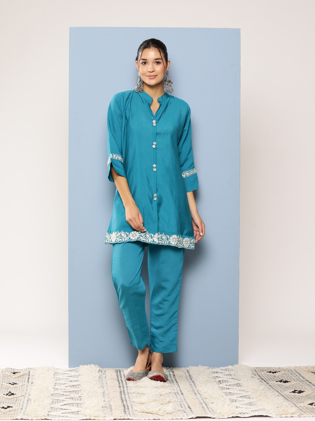 Aarika Women Floral Embroidered Regular Pure Cotton Kurti with Trousers, Turquoise blue
Aarika Women Floral Embroidered Regular Pure Cotton Kurti with Trousers, Turquoise blue