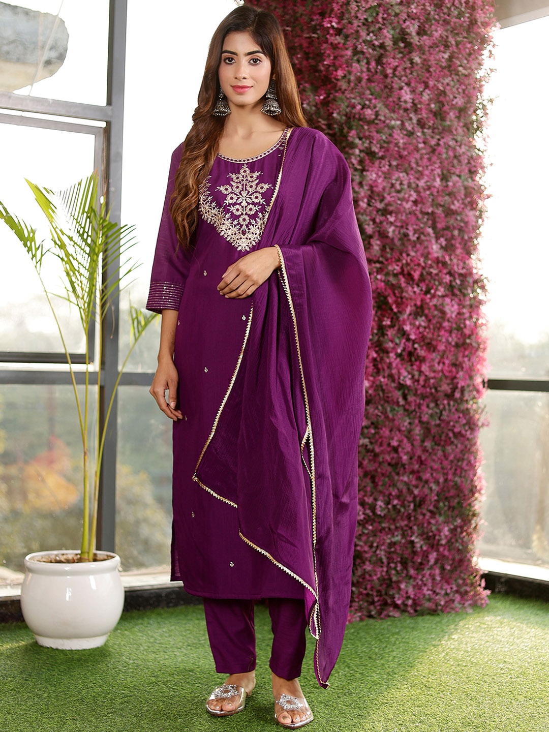 J.KANJI Floral Embroidered Regular Thread Work Kurta with Trousers & Dupatta, Purple
J.KANJI Floral Embroidered Regular Thread Work Kurta with Trousers & Dupatta, Purple