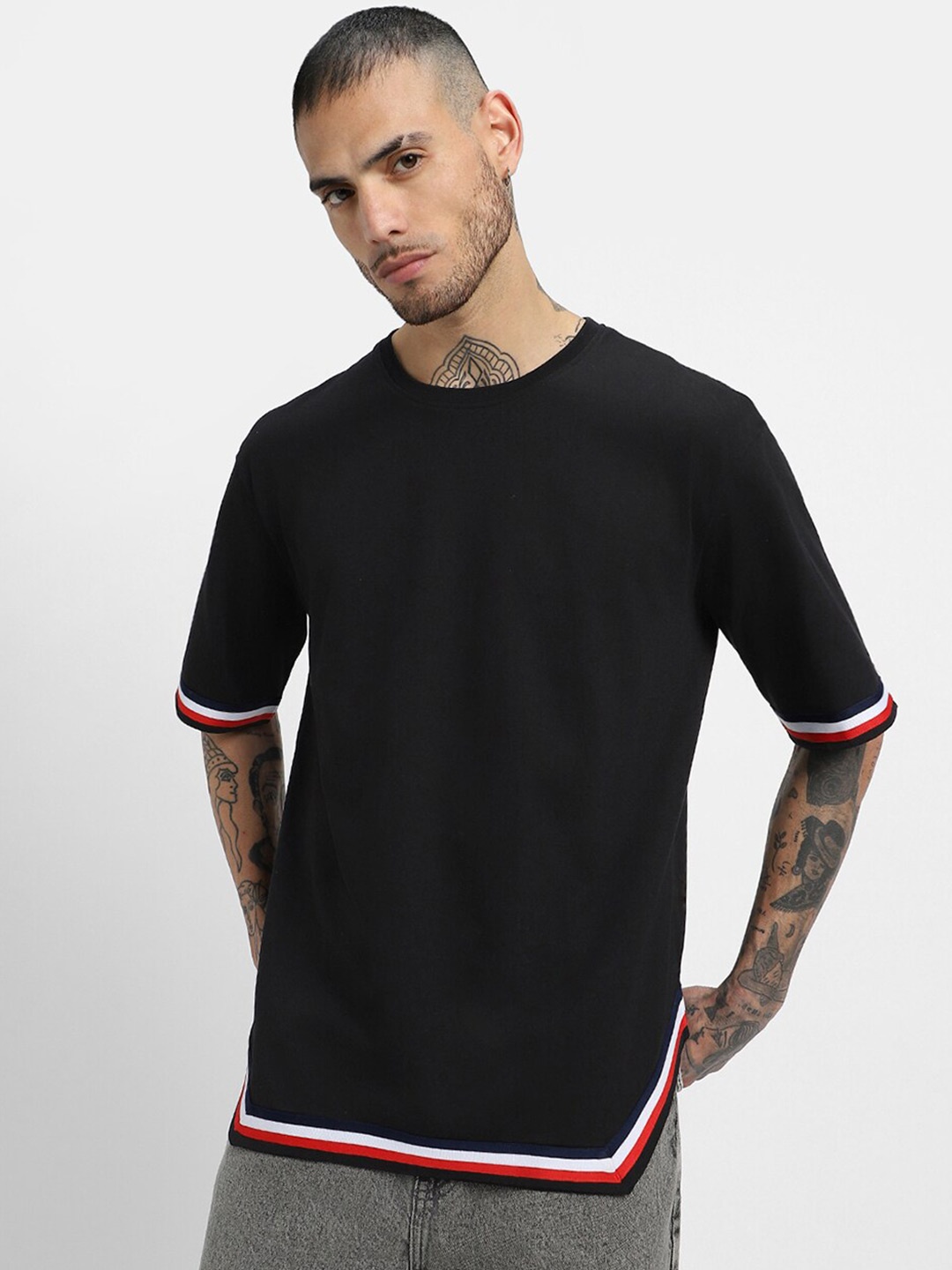 VEIRDO Round Neck Drop Shoulder Sleeves Pure Cotton Tappered Oversized T-shirt, Black
VEIRDO Round Neck Drop Shoulder Sleeves Pure Cotton Tappered Oversized T-shirt, Black