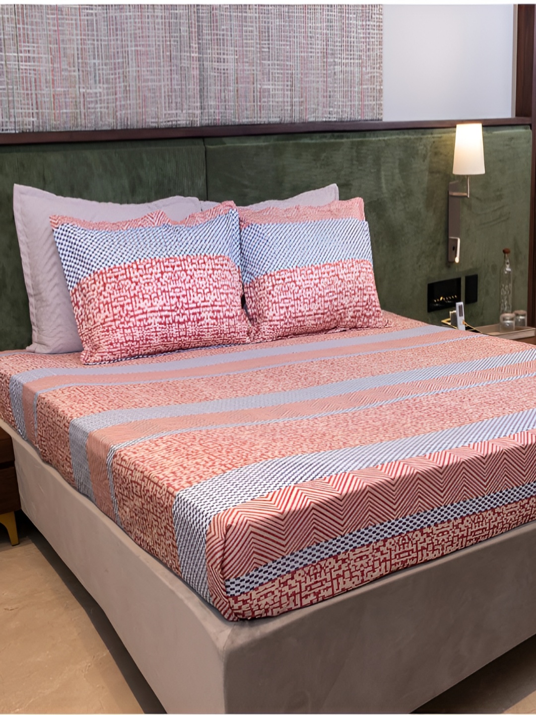Chann Studio Rust Abstract Microfiber 300 TC Fitted King Bedsheet With 2 Pillow Covers
Chann Studio Rust Abstract Microfiber 300 TC Fitted King Bedsheet With 2 Pillow Covers