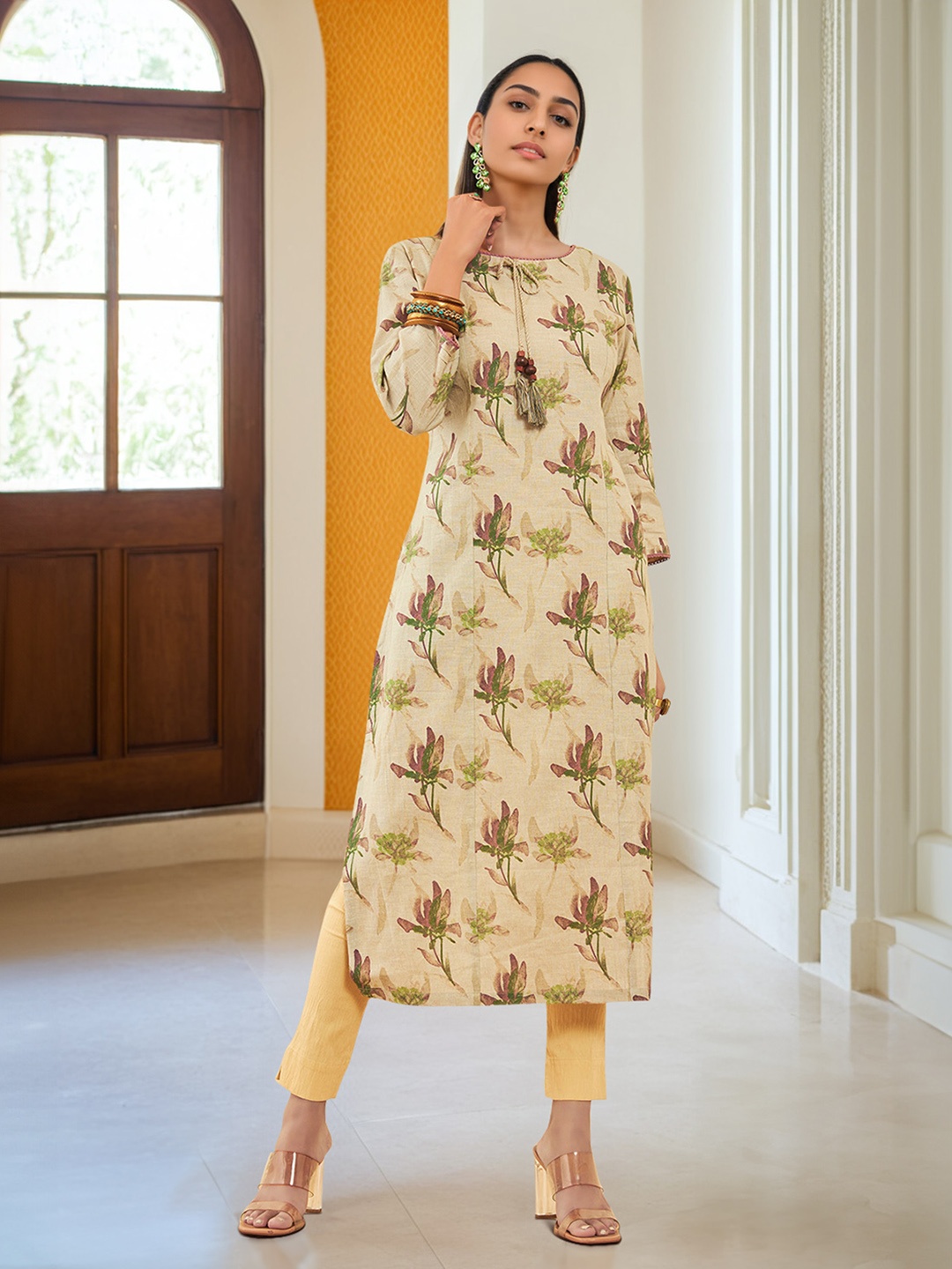 Soch Women Floral Printed Round Neck Three-Quarter Sleeves Linen Straight Kurta, Beige
Soch Women Floral Printed Round Neck Three-Quarter Sleeves Linen Straight Kurta, Beige
