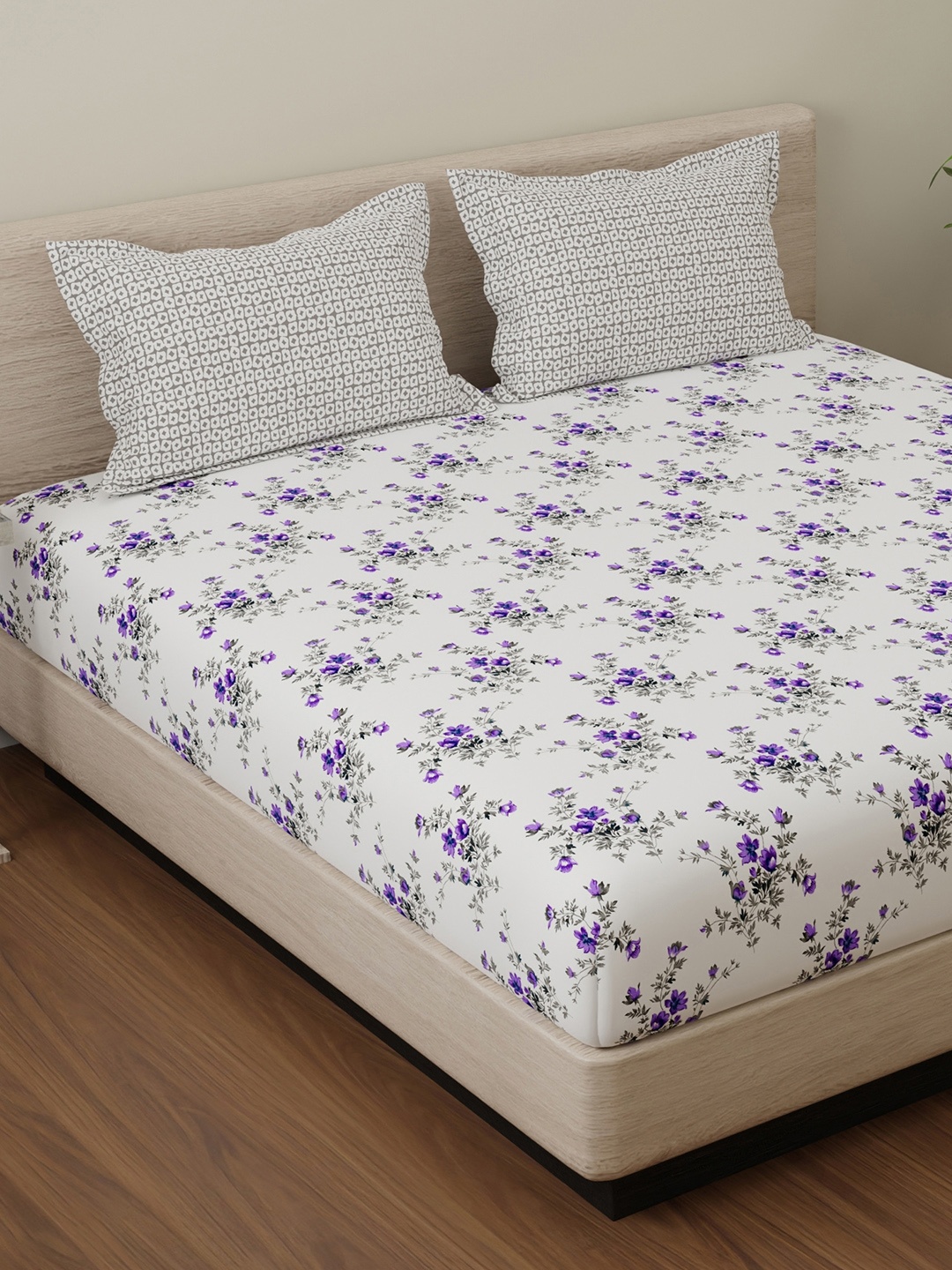 Huesland White & Grey Floral Printed Cotton 144 TC Queen Bedsheet with 2 Pillow Covers
Huesland White & Grey Floral Printed Cotton 144 TC Queen Bedsheet with 2 Pillow Covers
