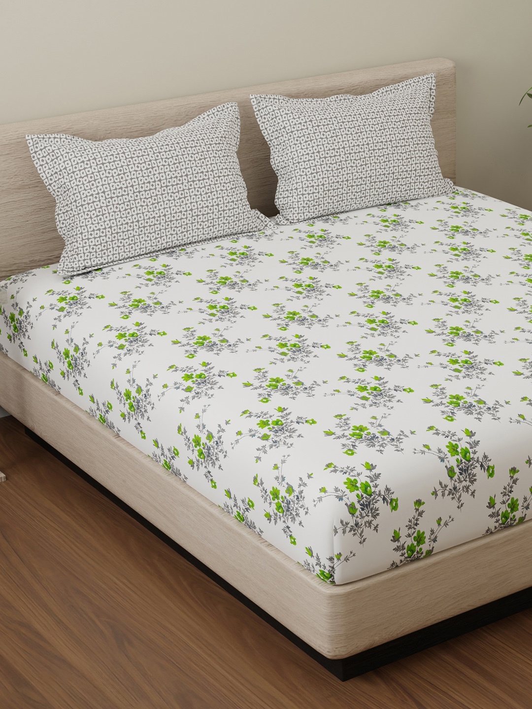 Huesland White & Grey Floral Printed Cotton 144 TC Queen Bedsheet with 2 Pillow Covers
Huesland White & Grey Floral Printed Cotton 144 TC Queen Bedsheet with 2 Pillow Covers