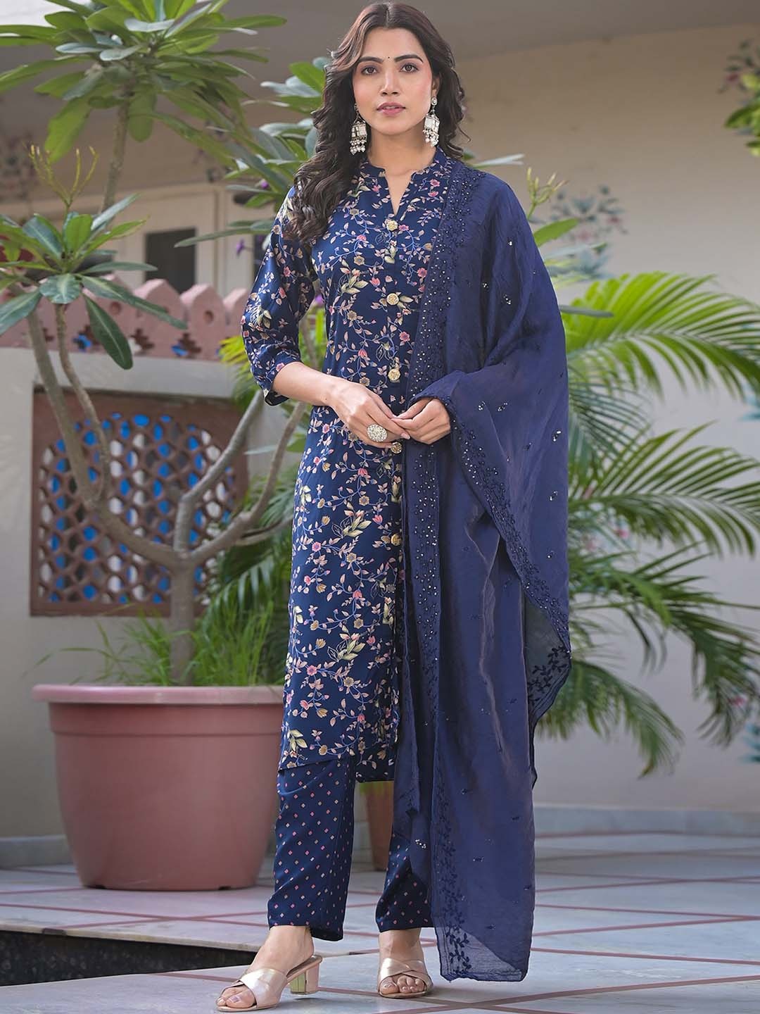 Peachmode Floral Printed Regular Sequinned Pure Cotton Kurta with Trousers & Dupatta, Navy blue
Peachmode Floral Printed Regular Sequinned Pure Cotton Kurta with Trousers & Dupatta, Navy blue