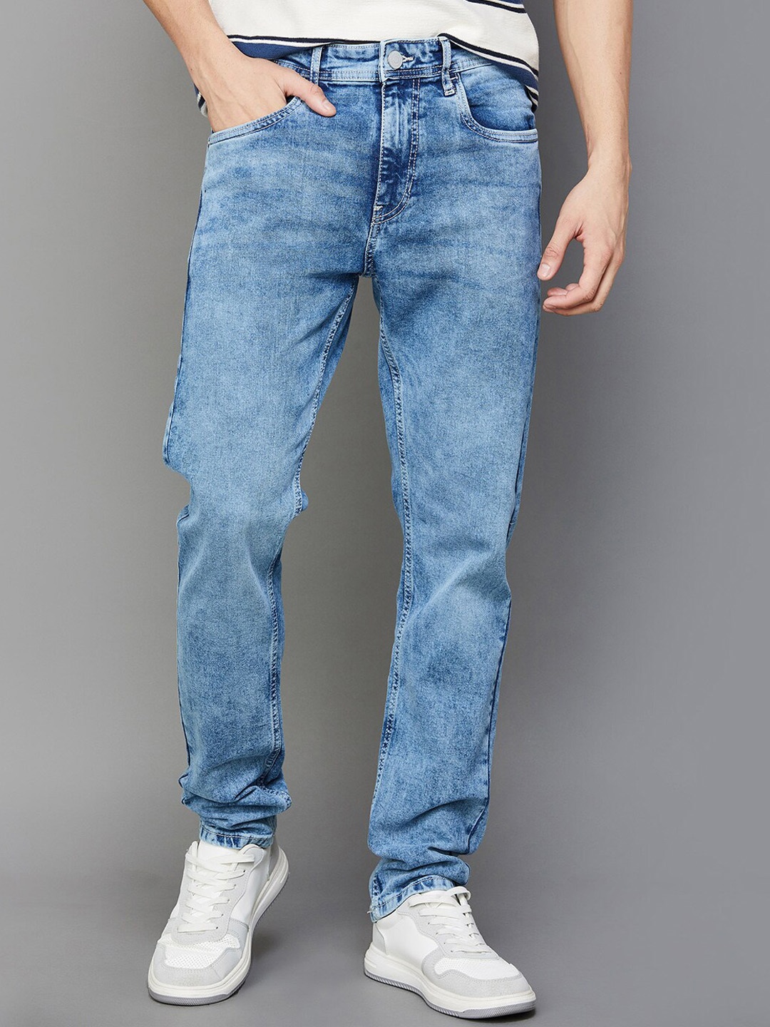 Fame Forever by Lifestyle Men Tapered Fit Clean Look Heavy Fade Stretchable Jeans, Blue
Fame Forever by Lifestyle Men Tapered Fit Clean Look Heavy Fade Stretchable Jeans, Blue