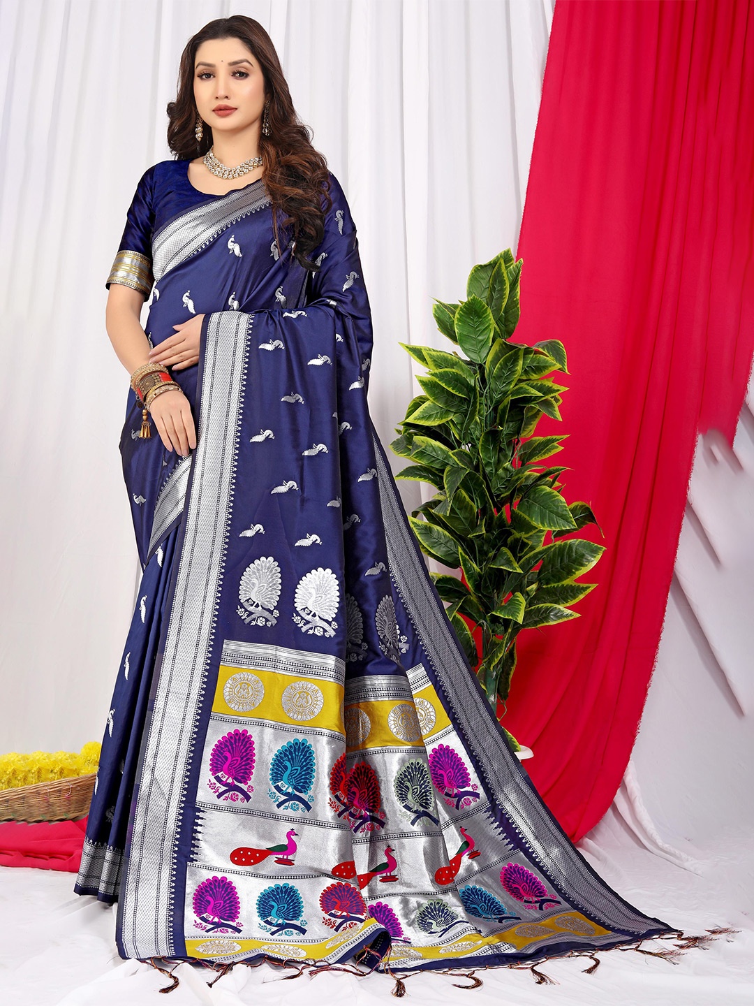 PATIALAPICKS Ethnic Motifs Woven Design Zari Pure Silk Kanjeevaram Saree, Navy blue
PATIALAPICKS Ethnic Motifs Woven Design Zari Pure Silk Kanjeevaram Saree, Navy blue