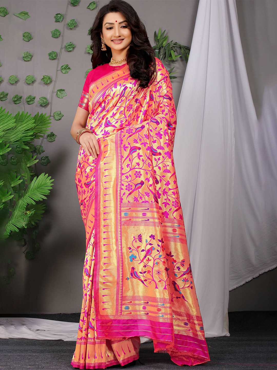 PATIALAPICKS Ethnic Motifs Woven Design Zari Pure Silk Kanjeevaram Saree, Pink
PATIALAPICKS Ethnic Motifs Woven Design Zari Pure Silk Kanjeevaram Saree, Pink