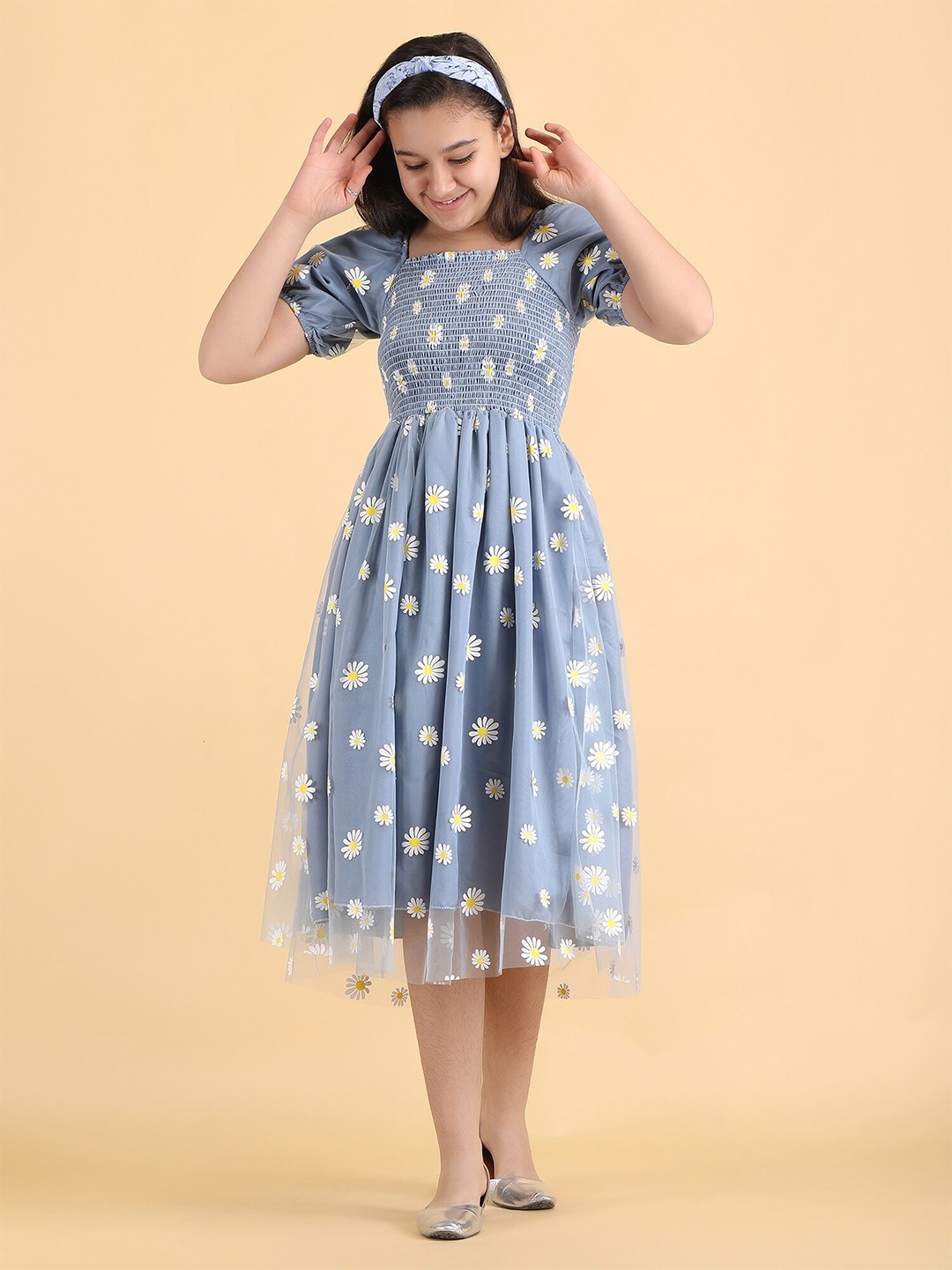 DEKLOOK Girls Floral Printed Puff Sleeves Smocked Detailed Net Fit & Flare Midi Dress, Blue
DEKLOOK Girls Floral Printed Puff Sleeves Smocked Detailed Net Fit & Flare Midi Dress, Blue