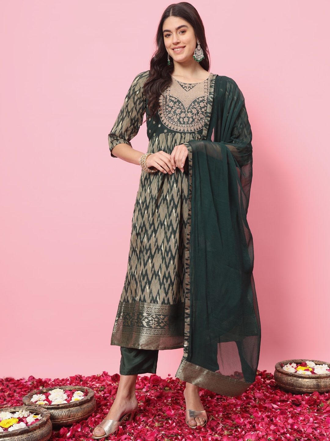 VredeVogel Women Ethnic Motifs Embroidered Regular Kurta with Trousers & With Dupatta, Green
VredeVogel Women Ethnic Motifs Embroidered Regular Kurta with Trousers & With Dupatta, Green