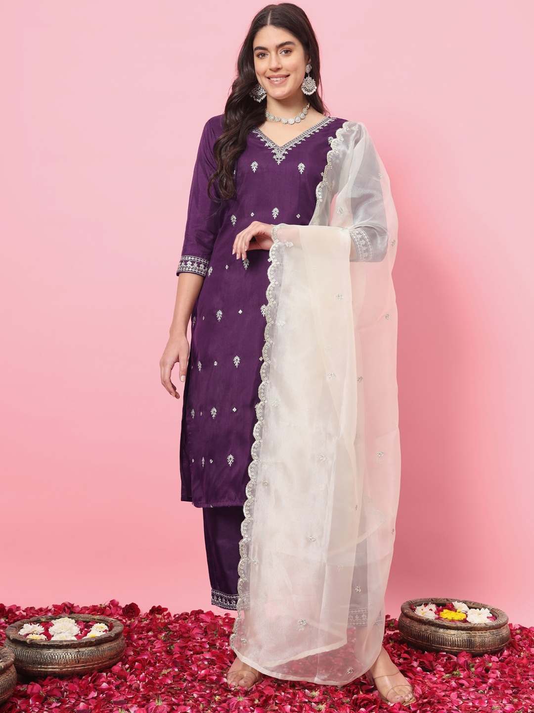 VredeVogel Ethnic Motifs Embroidered Thread Work Straight Kurta With Trousers & Dupatta, Purple
VredeVogel Ethnic Motifs Embroidered Thread Work Straight Kurta With Trousers & Dupatta, Purple