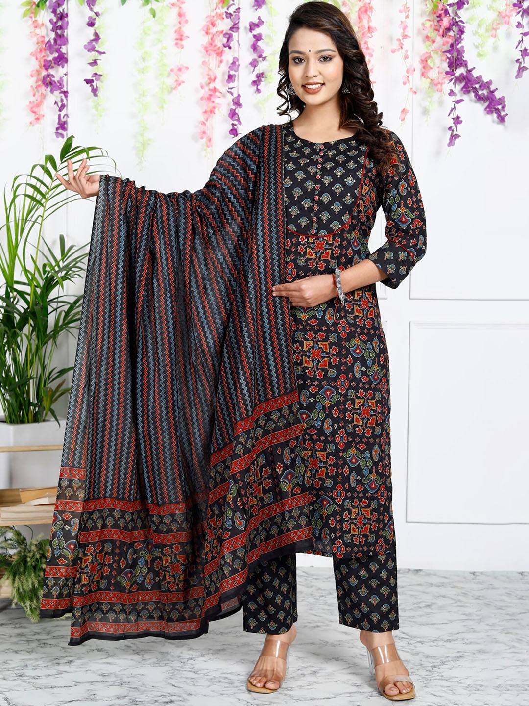 Swasti Floral Printed Sequinned Pure Cotton Straight Kurta With Trousers & Dupatta, Black
Swasti Floral Printed Sequinned Pure Cotton Straight Kurta With Trousers & Dupatta, Black