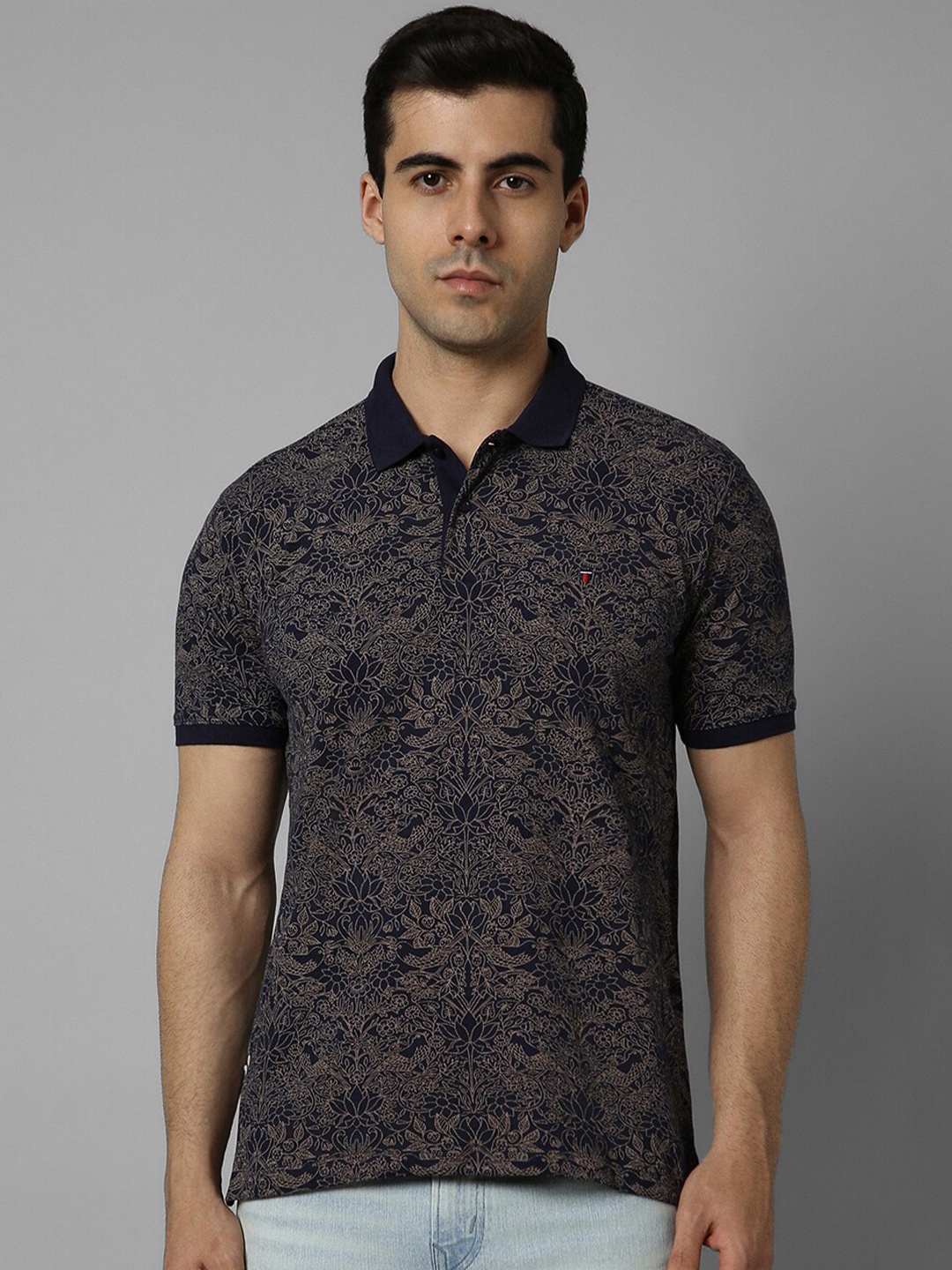 Louis Philippe Jeans Floral Printed Polo Collar Short Sleeves Slim Fit T-shirt, Navy blue
Louis Philippe Jeans Floral Printed Polo Collar Short Sleeves Slim Fit T-shirt, Navy blue