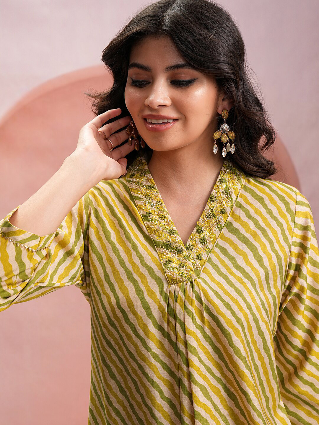 Vishudh Green Leheriya Printed Thread Work Pure Cotton Kurta with Trousers 
Vishudh Green Leheriya Printed Thread Work Pure Cotton Kurta with Trousers