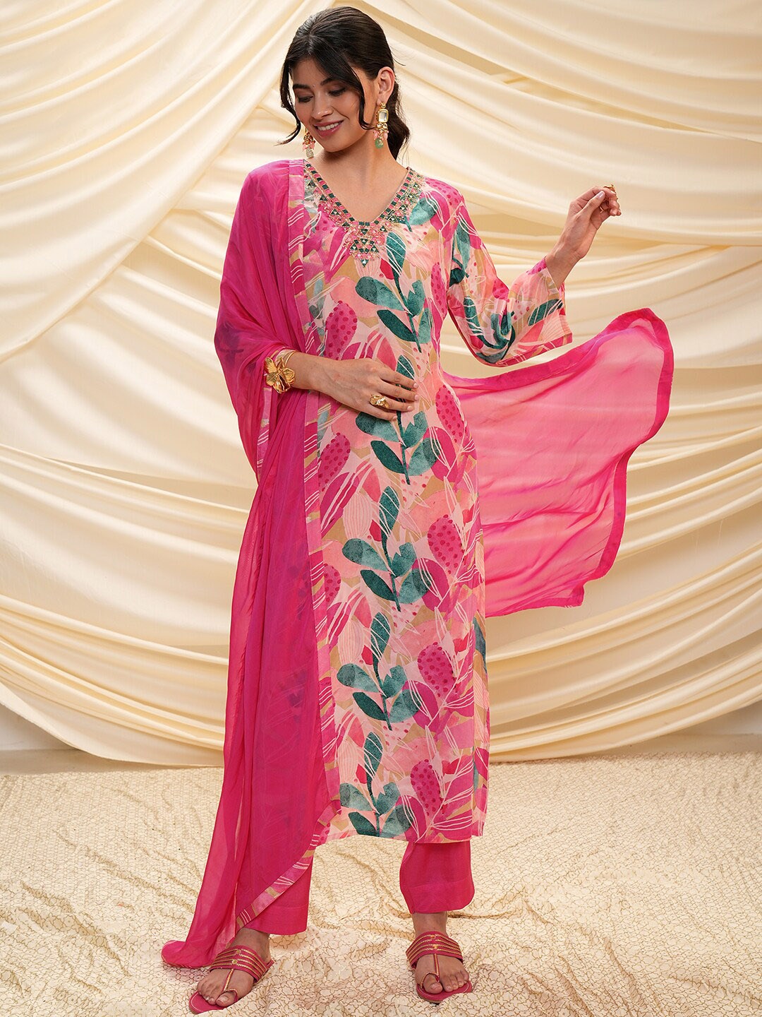Vishudh Floral Printed Regular Mirror Work Pure Cotton Kurta With Trousers & Dupatta, Pink
Vishudh Floral Printed Regular Mirror Work Pure Cotton Kurta With Trousers & Dupatta, Pink