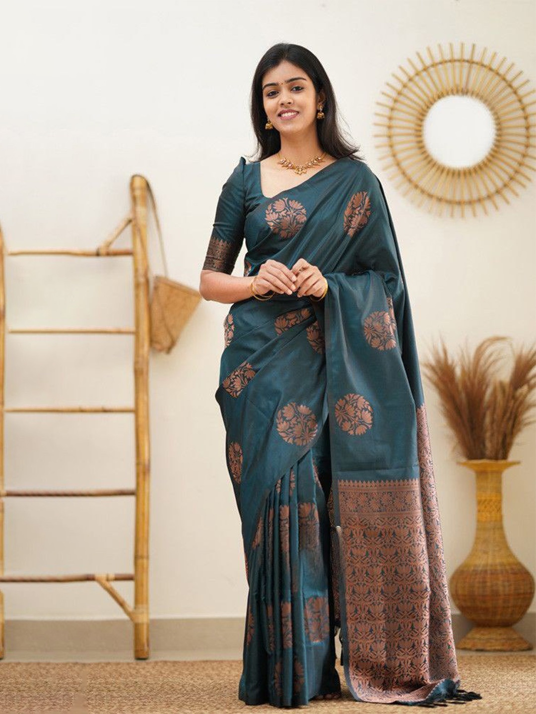 Areca Designer Ethnic Motifs Woven Design Zari Art Silk Banarasi Saree, Turquoise blue
Areca Designer Ethnic Motifs Woven Design Zari Art Silk Banarasi Saree, Turquoise blue