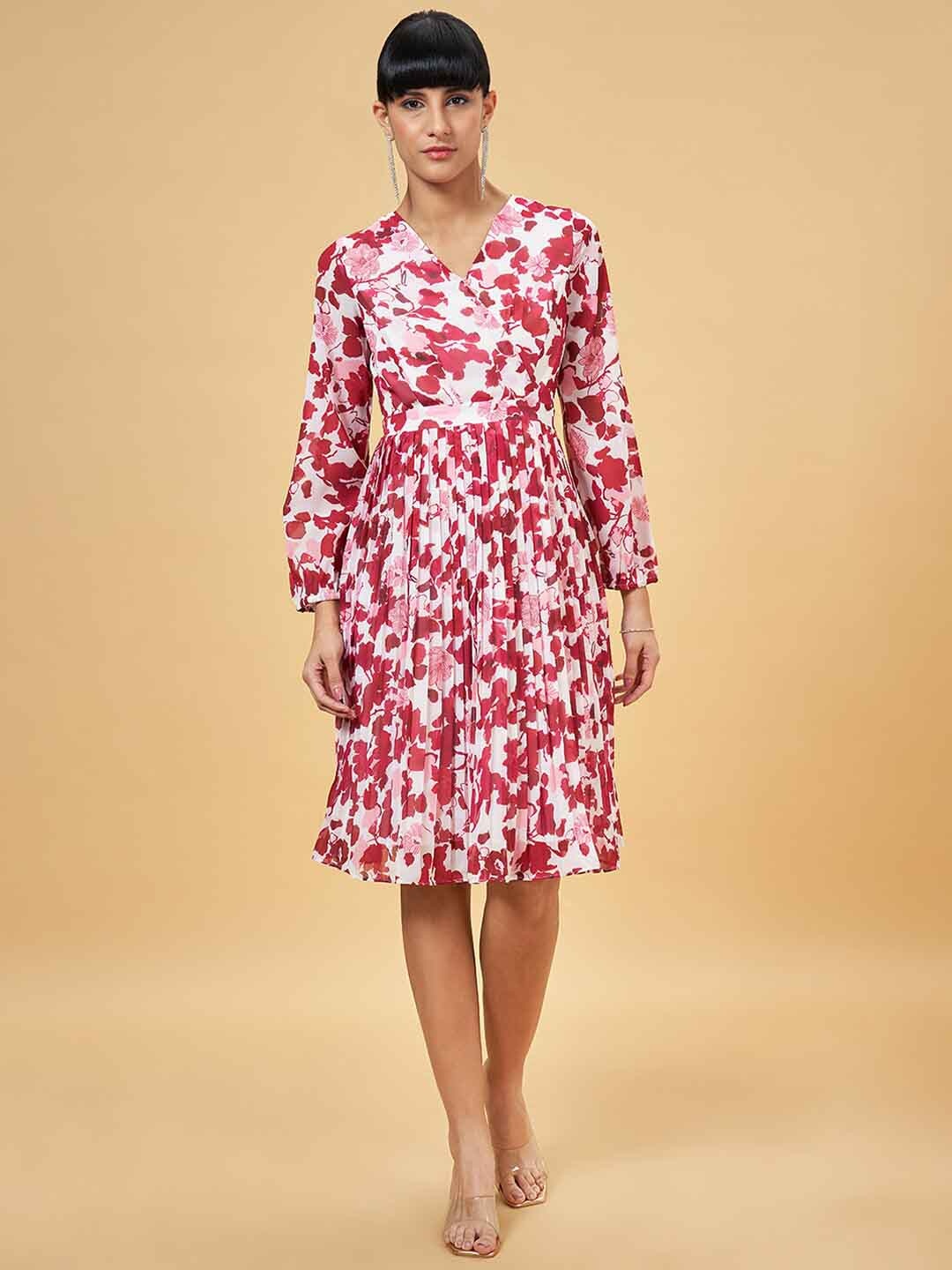 Annabelle by Pantaloons Floral Printed V-Neck Accordion Pleated Fit & Flare Dress, Red
Annabelle by Pantaloons Floral Printed V-Neck Accordion Pleated Fit & Flare Dress, Red